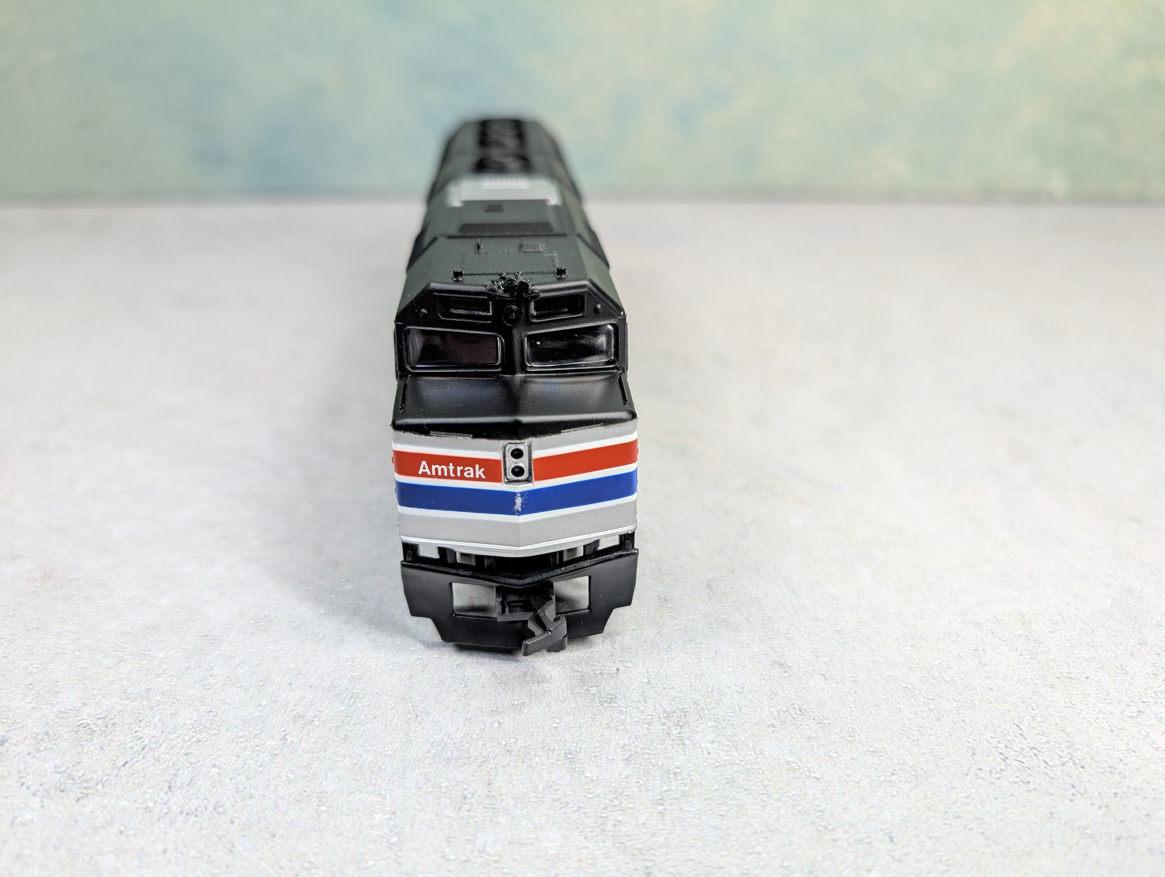 USED Life-Like 433-8241 HO Scale F40PH Diesel Locomotive Amtrak #229 Runs Great DC