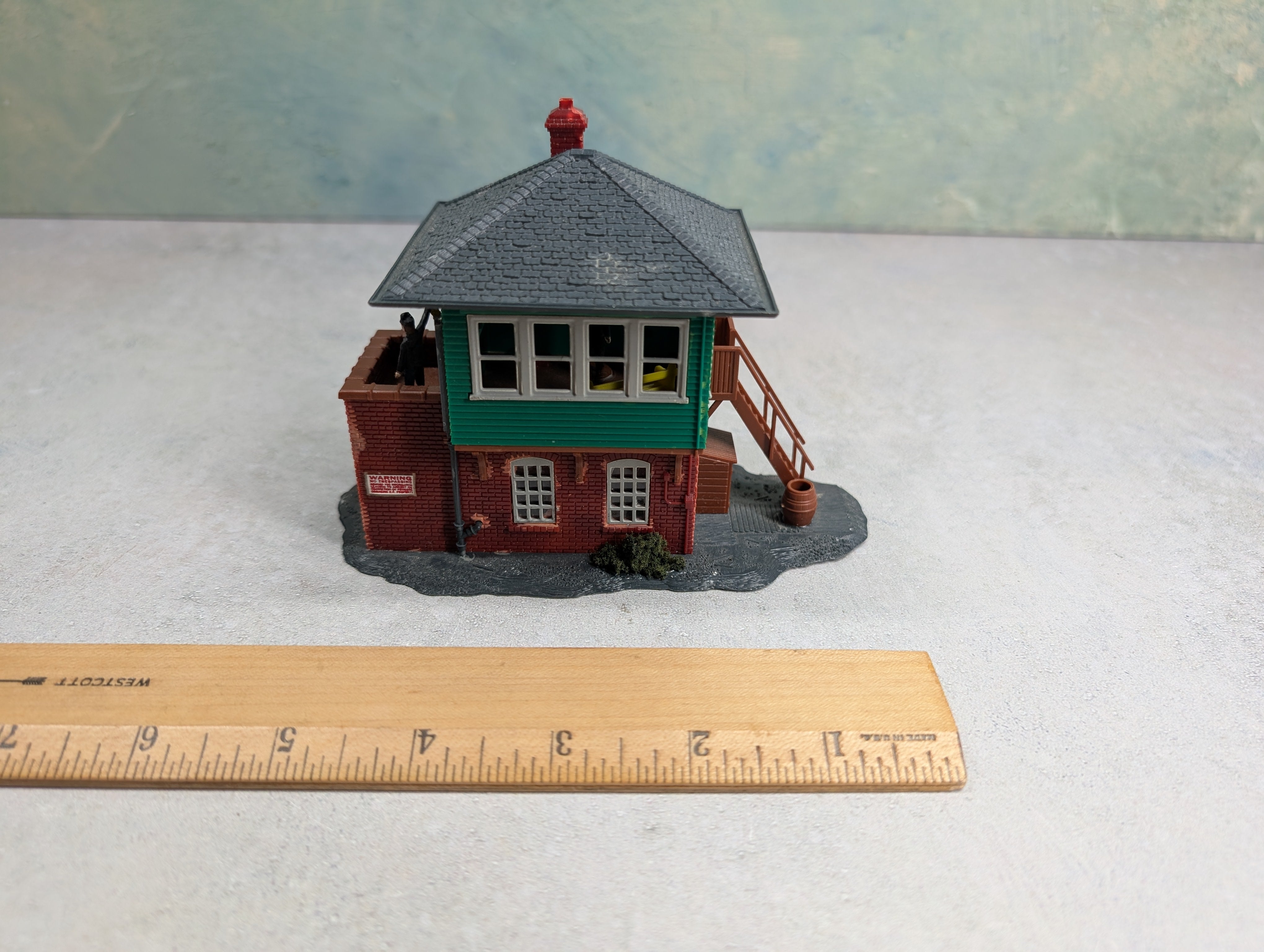 USED HO Scale Signal Tower