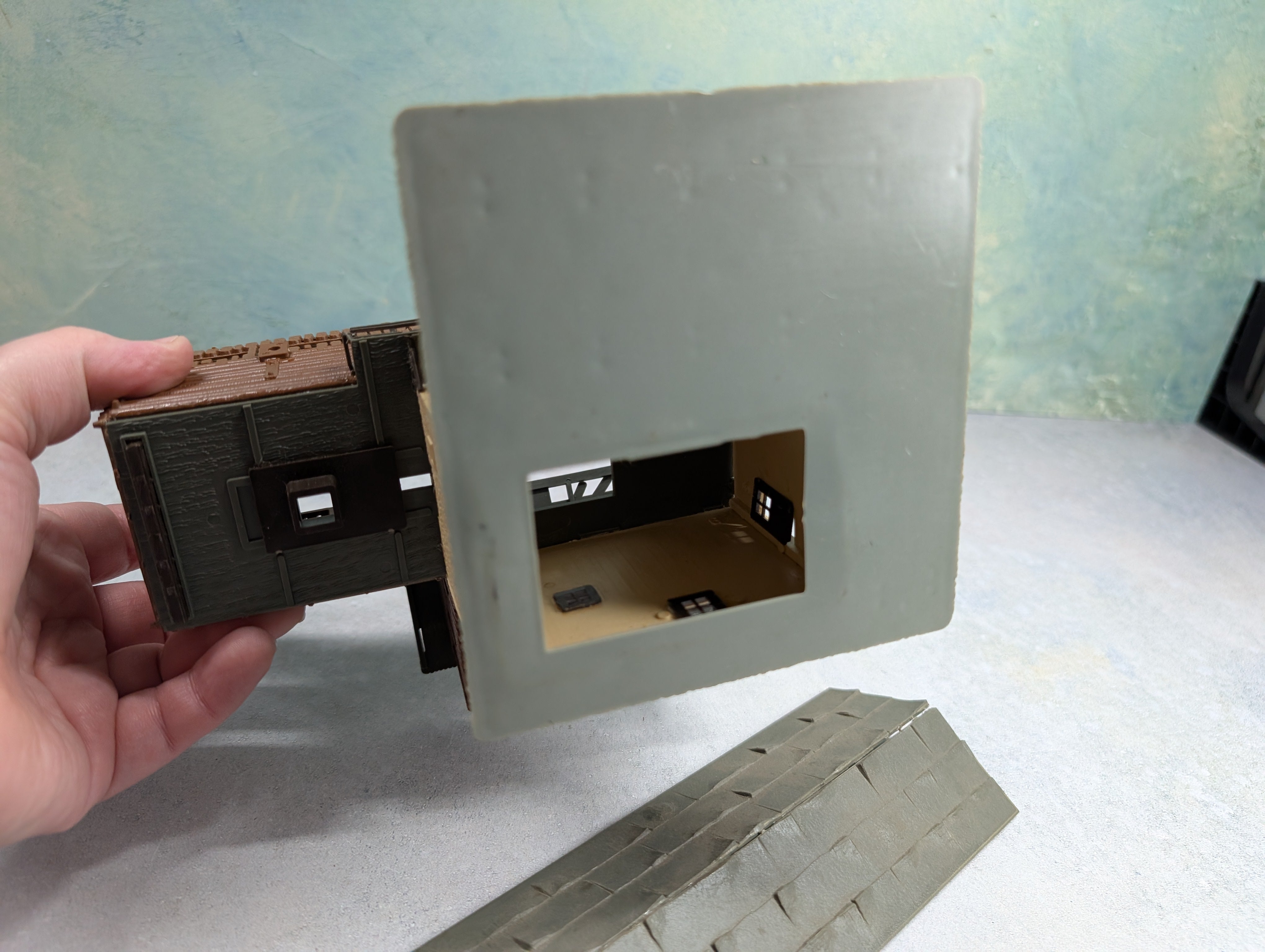 USED HO Scale Two Story Shanty (missing parts)