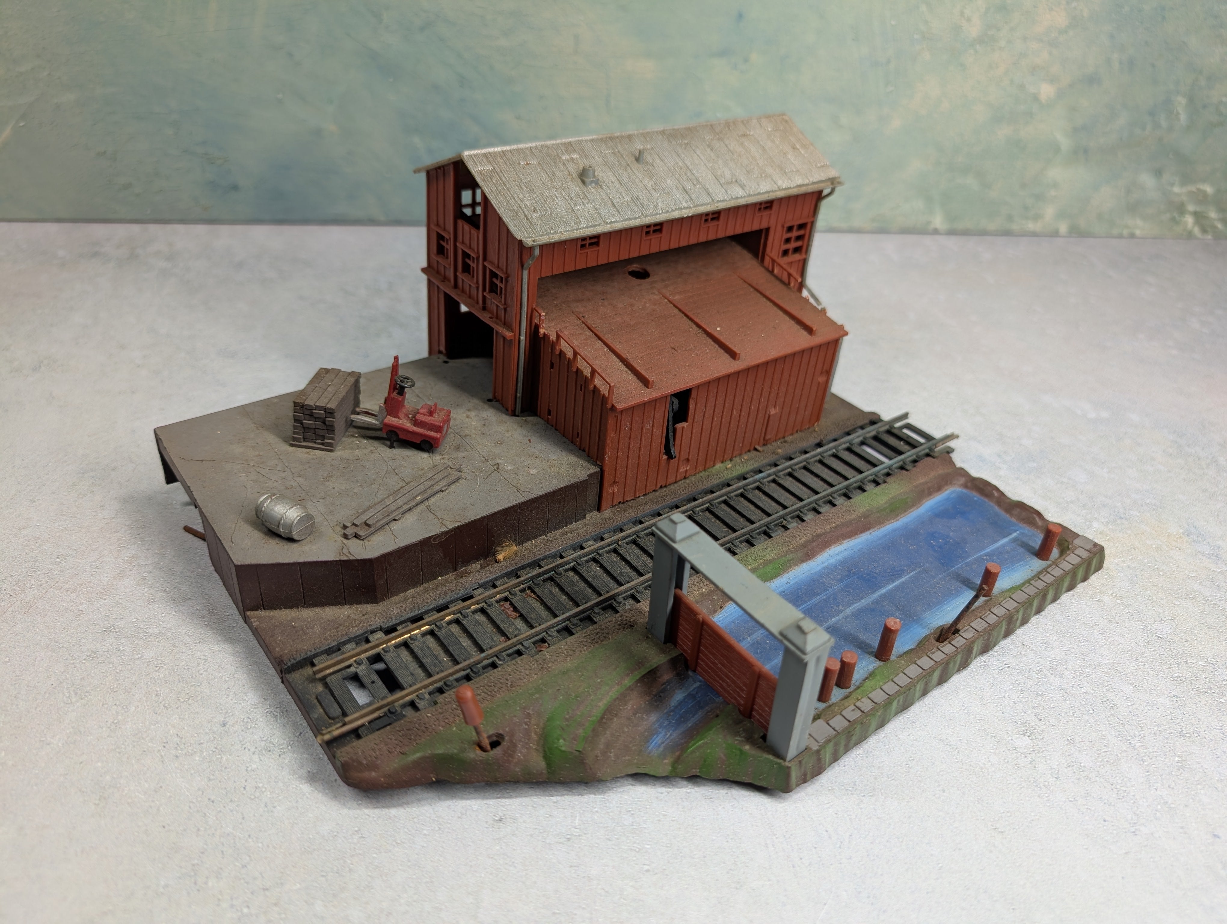 USED Life-Like HO Scale Logging Mill