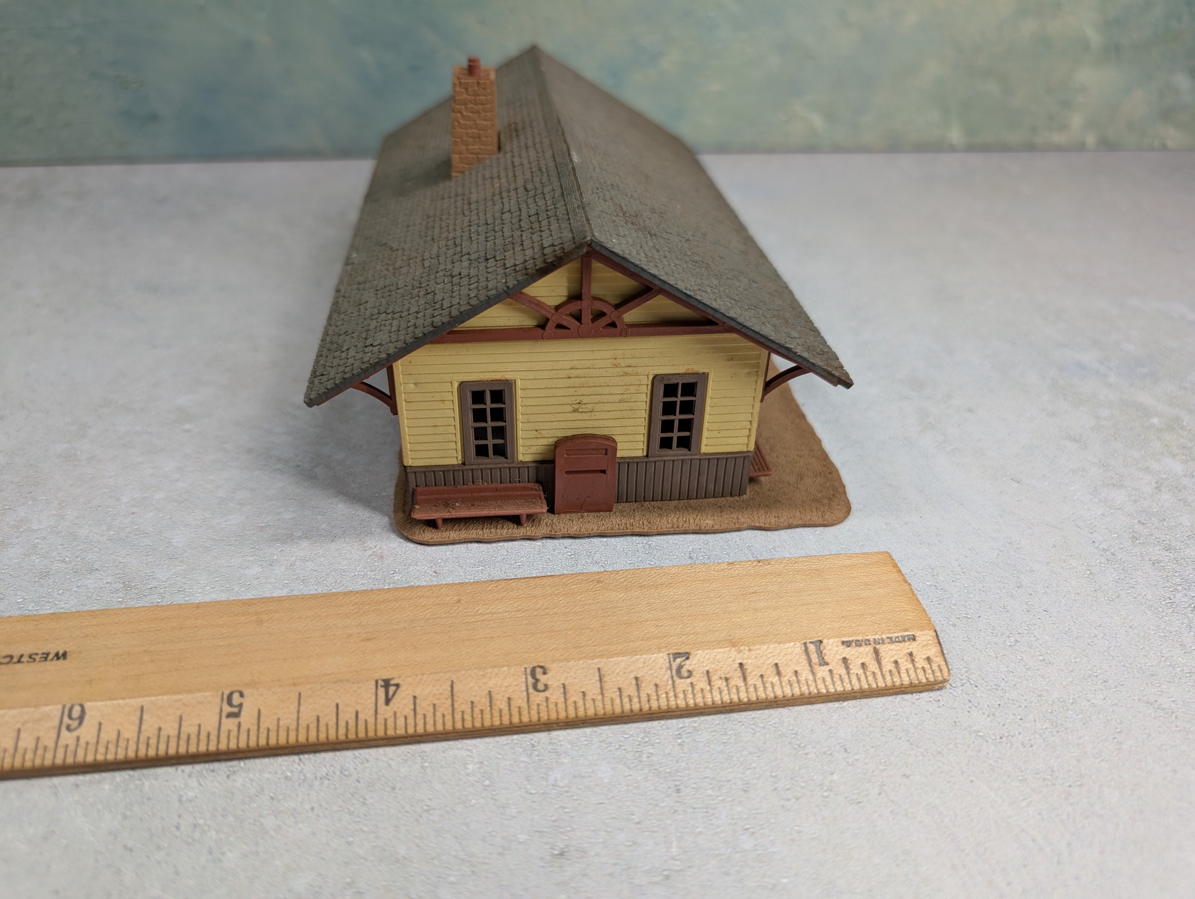USED Pola HO Scale Railroad Station Building