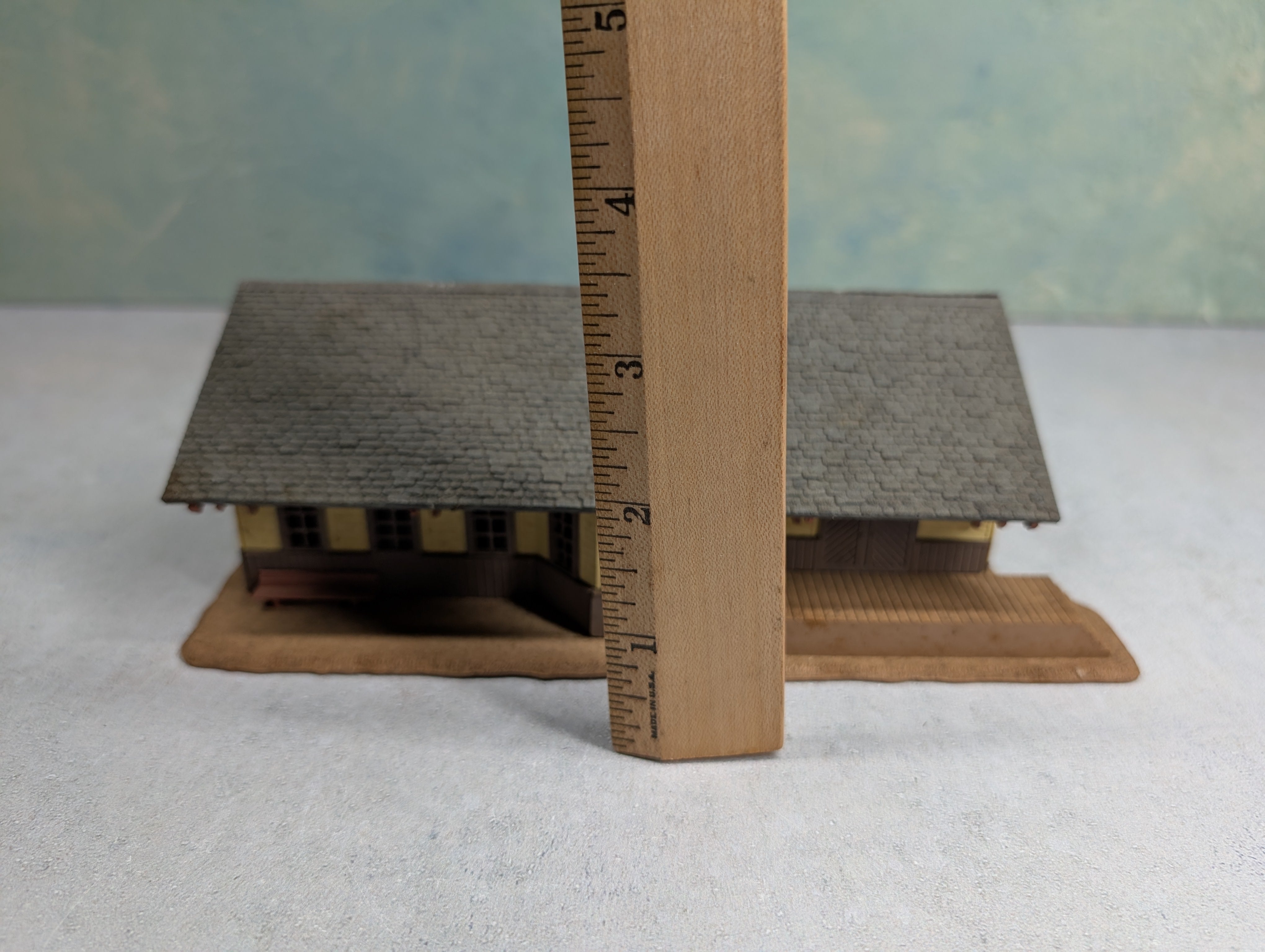 USED Pola HO Scale Railroad Station Building