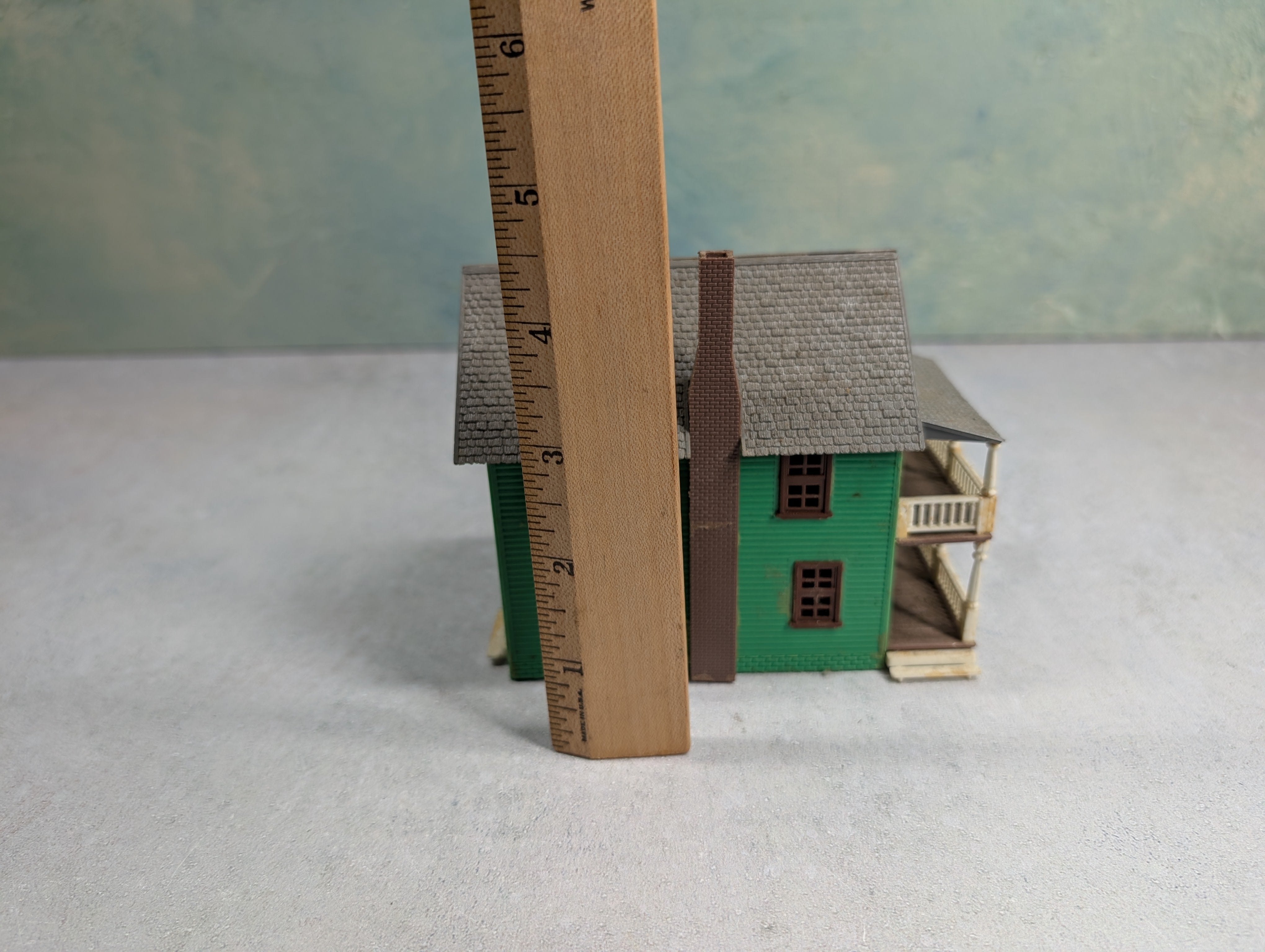 USED HO Scale Green Home