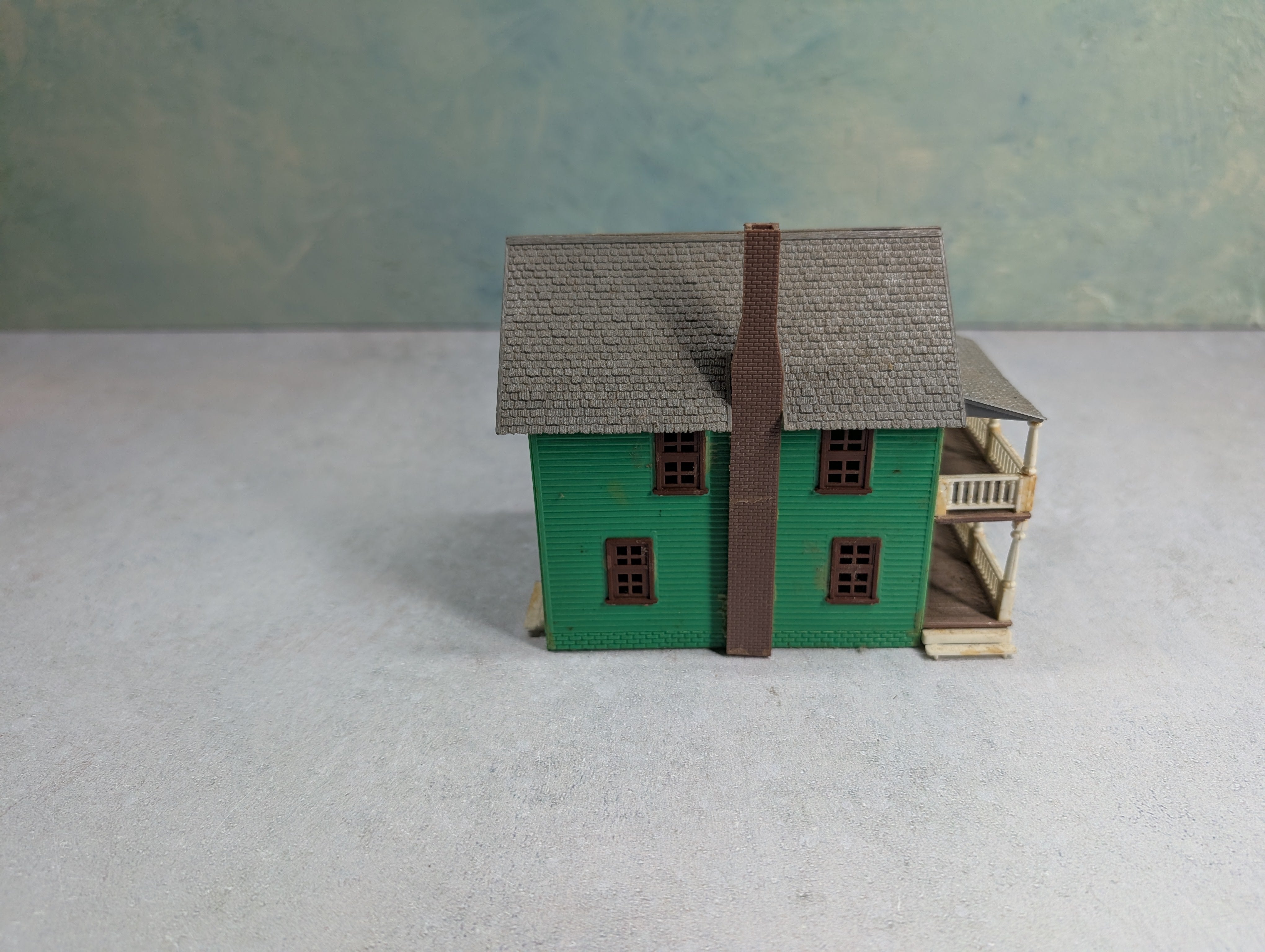 USED HO Scale Green Home