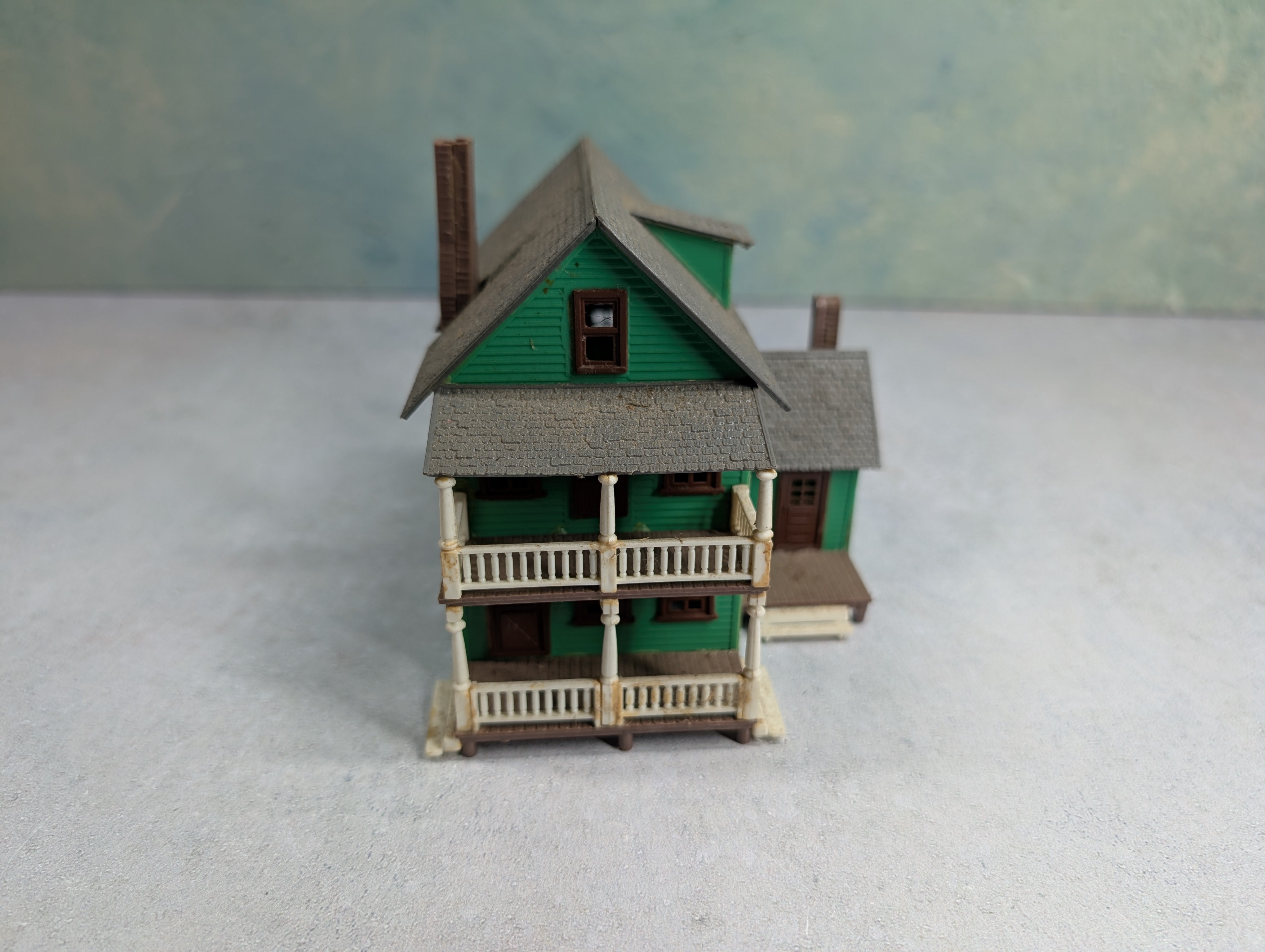 USED HO Scale Green Home