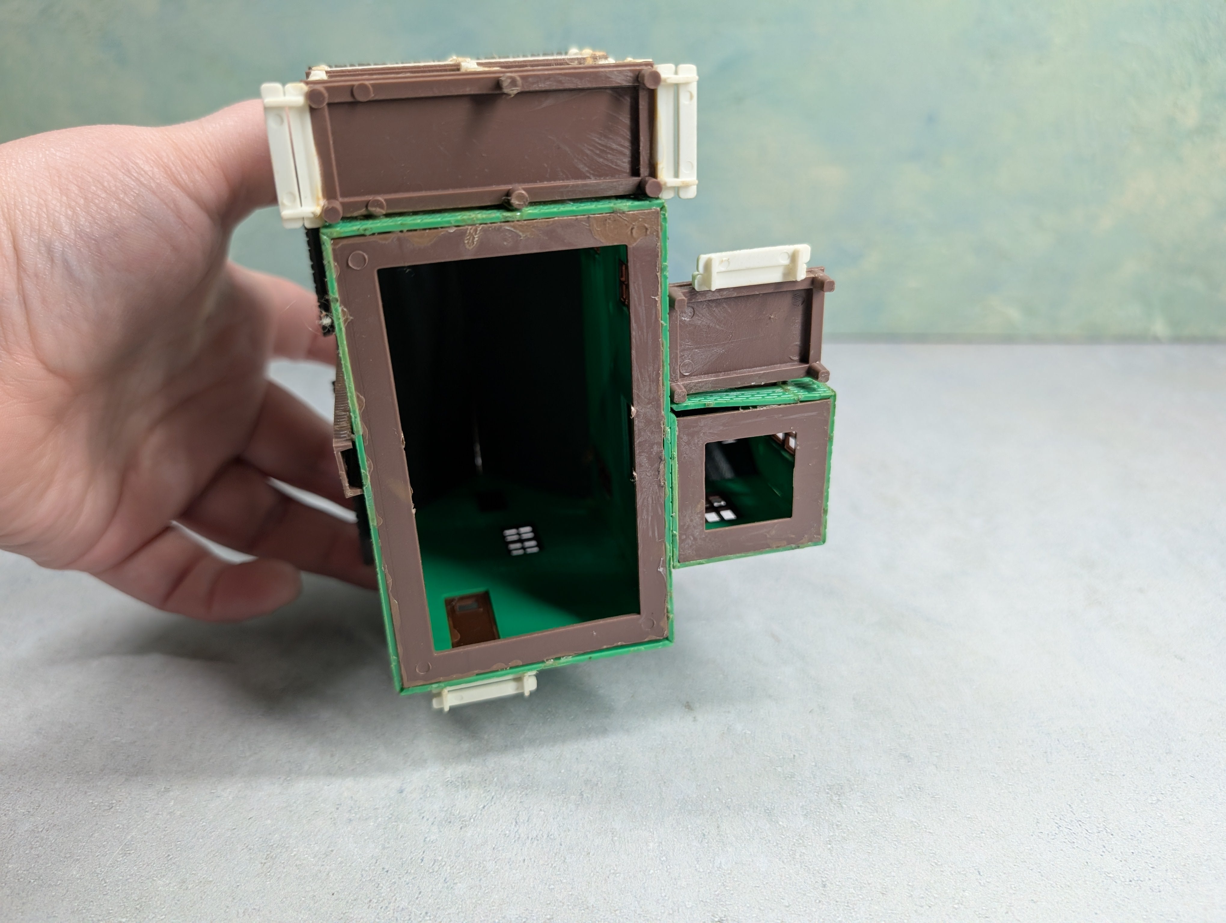 USED HO Scale Green Home