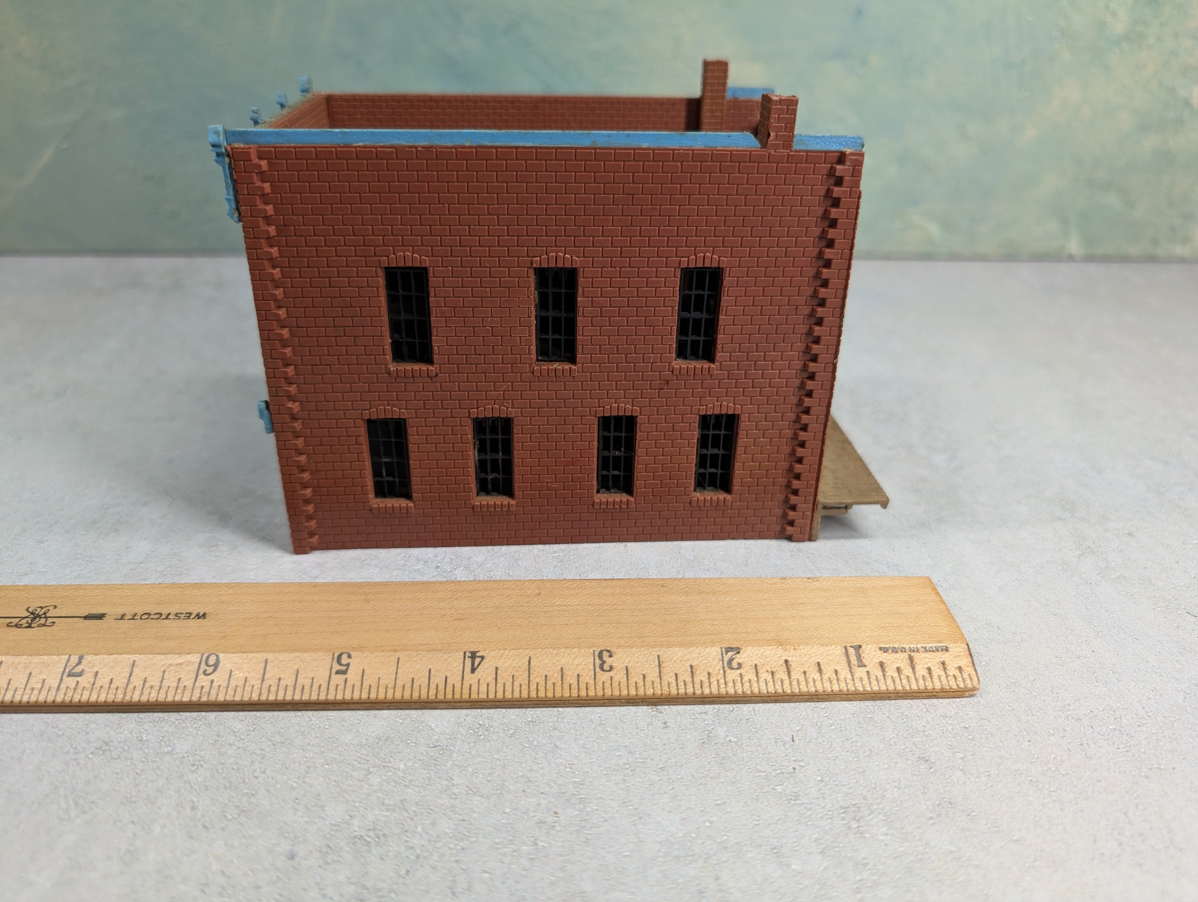 USED HO Scale Brick Store, Main Street Store