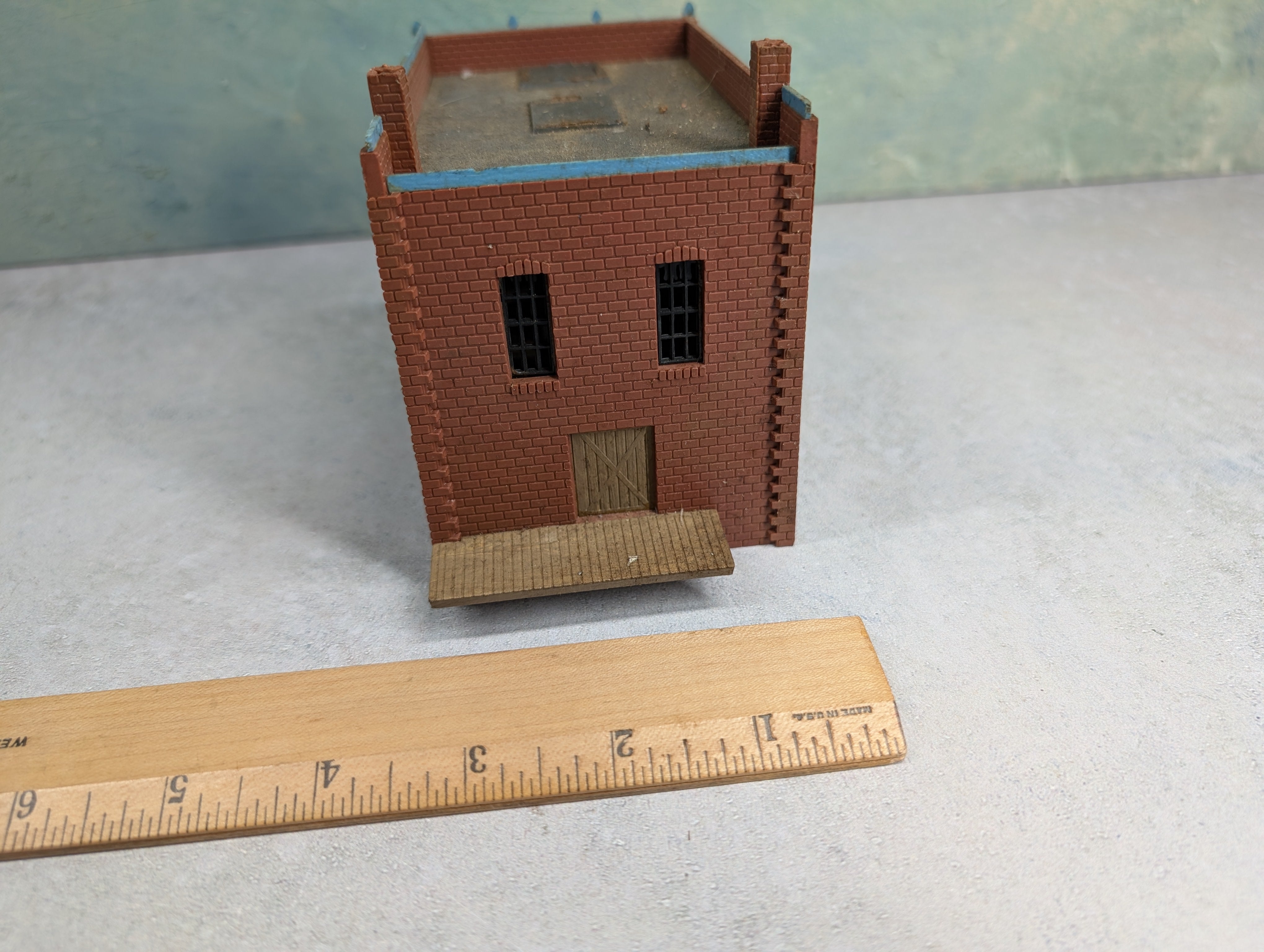 USED HO Scale Brick Store, Main Street Store