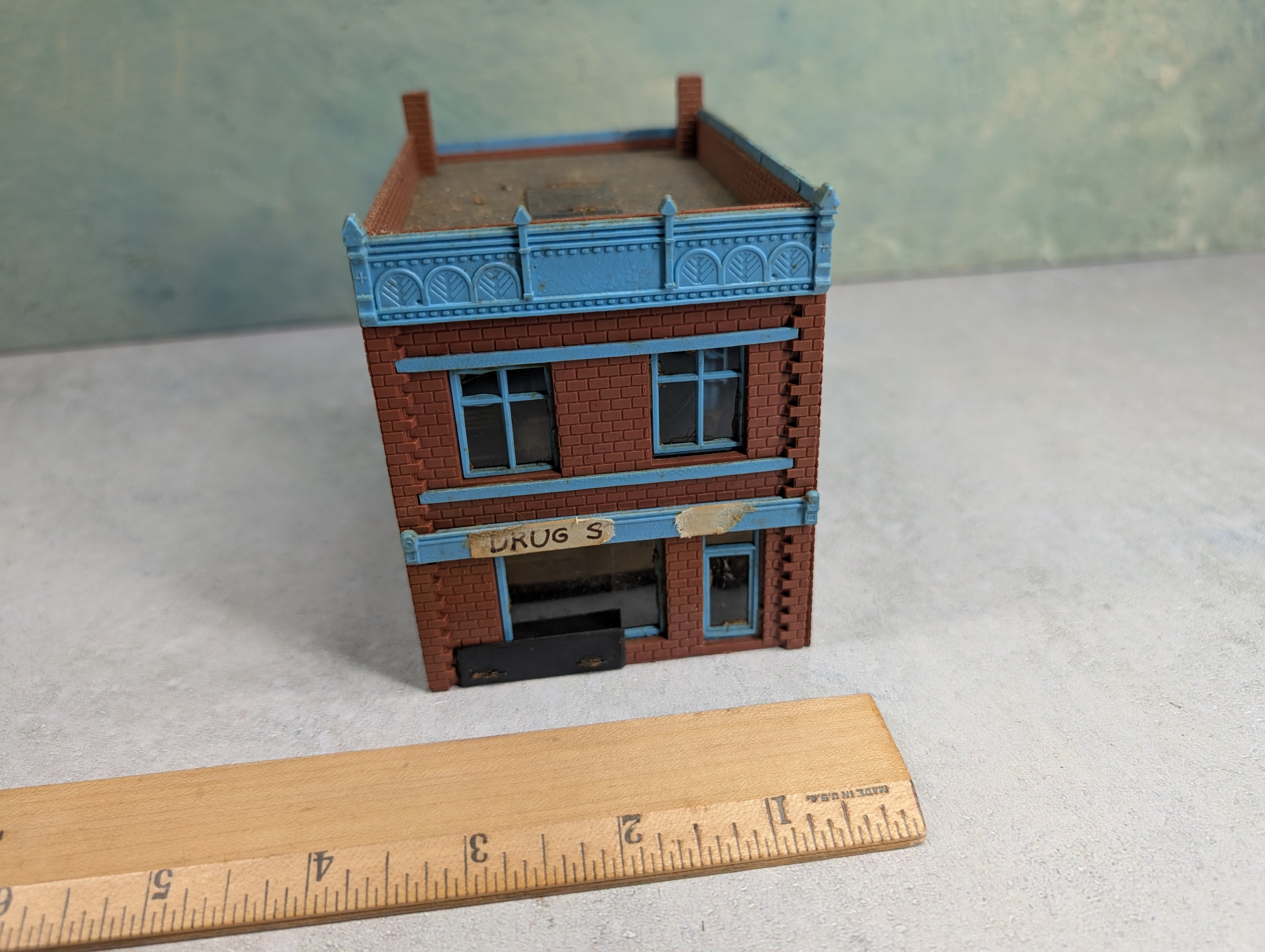 USED HO Scale Brick Store, Main Street Store