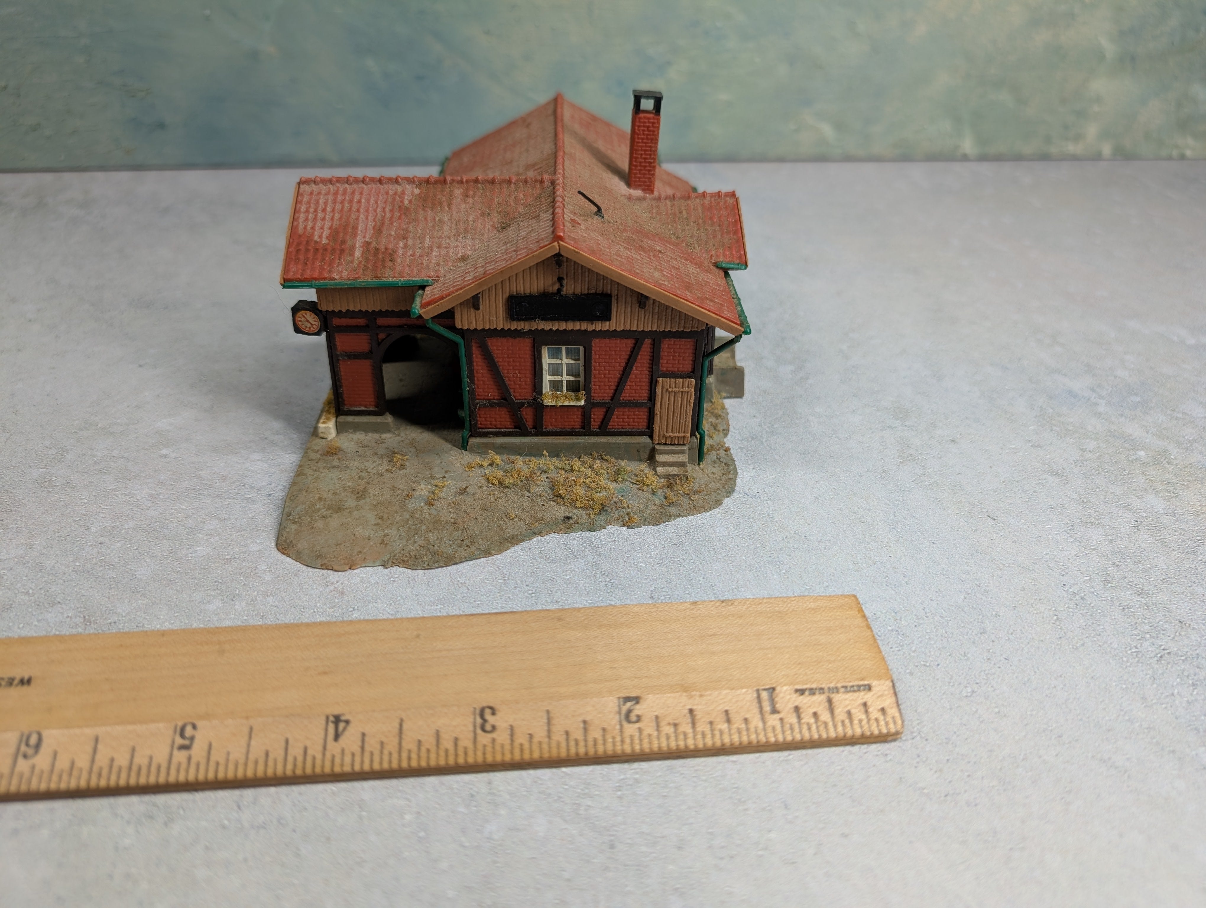 USED Kibri HO Scale Suburban Train Station