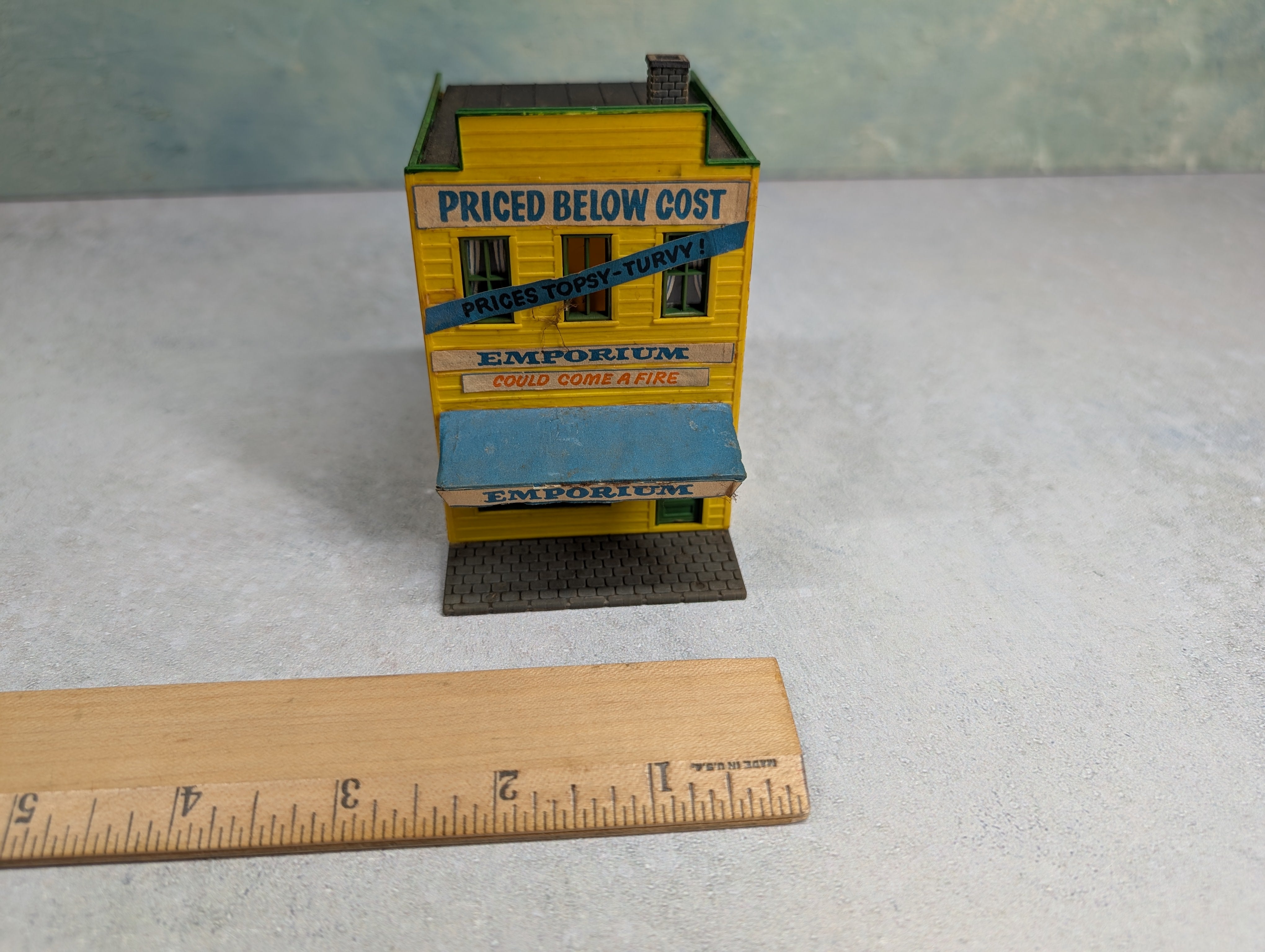 USED HO Scale Emporium, Old Time Business Building