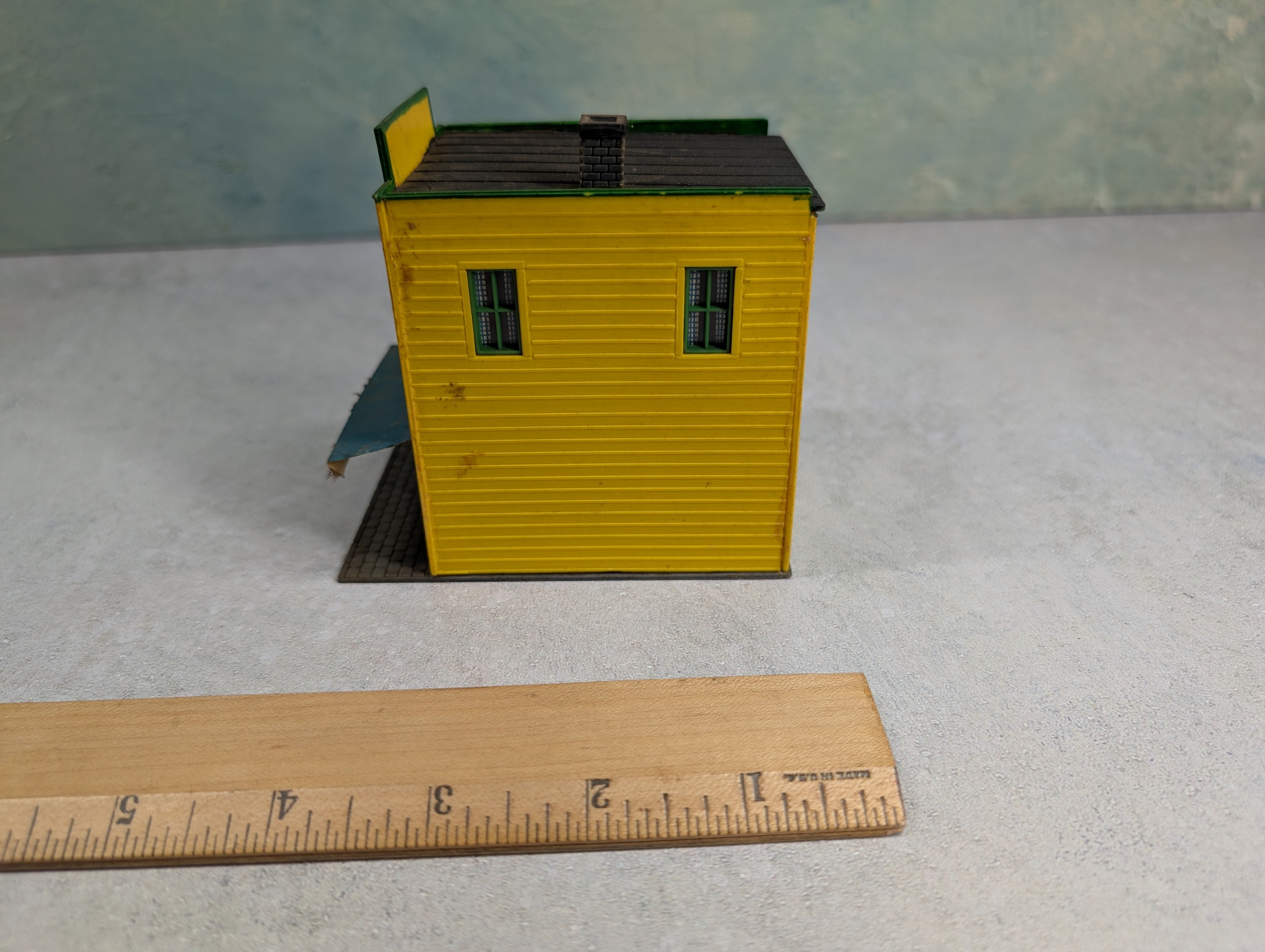USED HO Scale Emporium, Old Time Business Building
