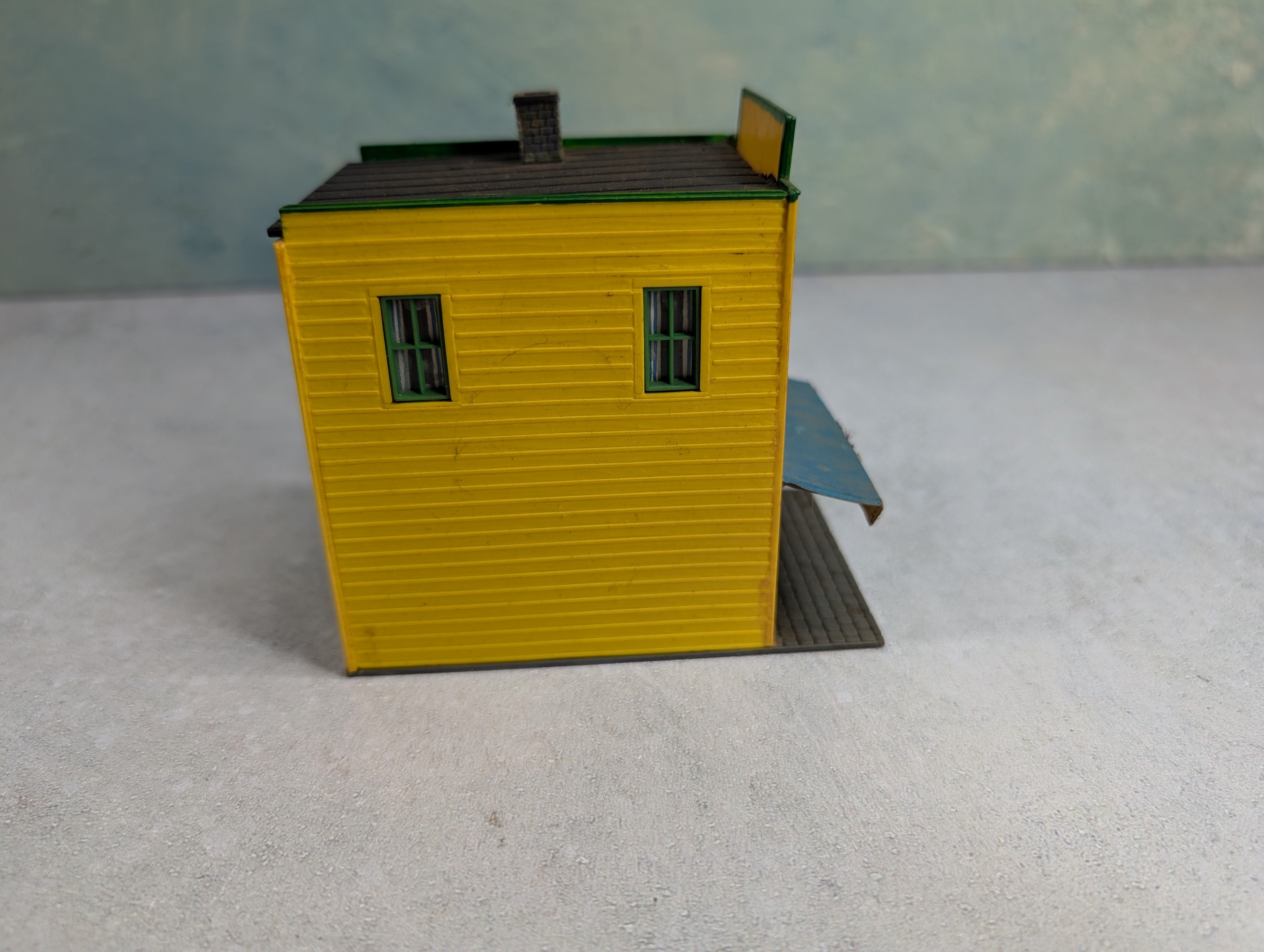 USED HO Scale Emporium, Old Time Business Building
