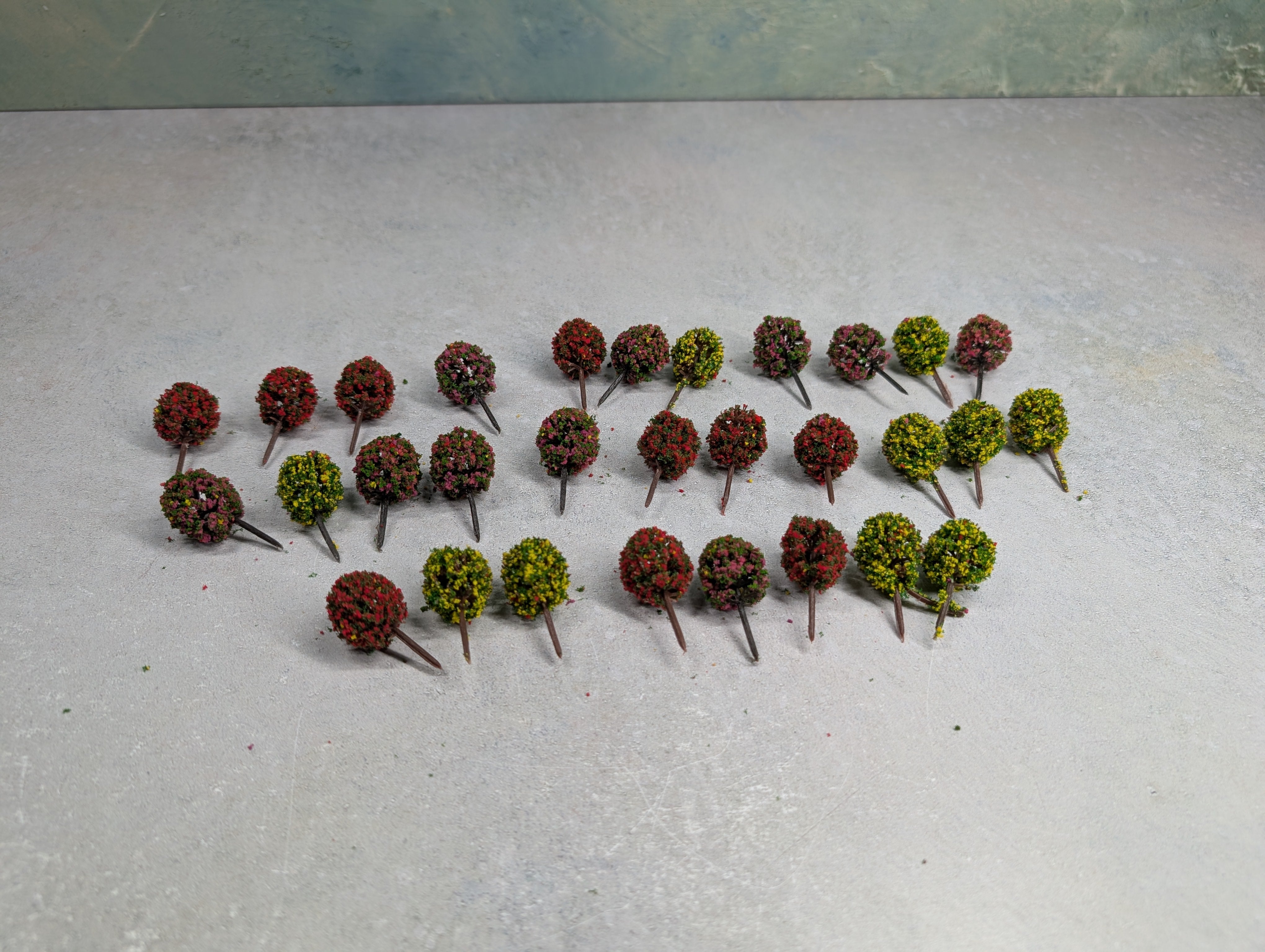 USED HO Scale Lot of Small Bushes or Trees