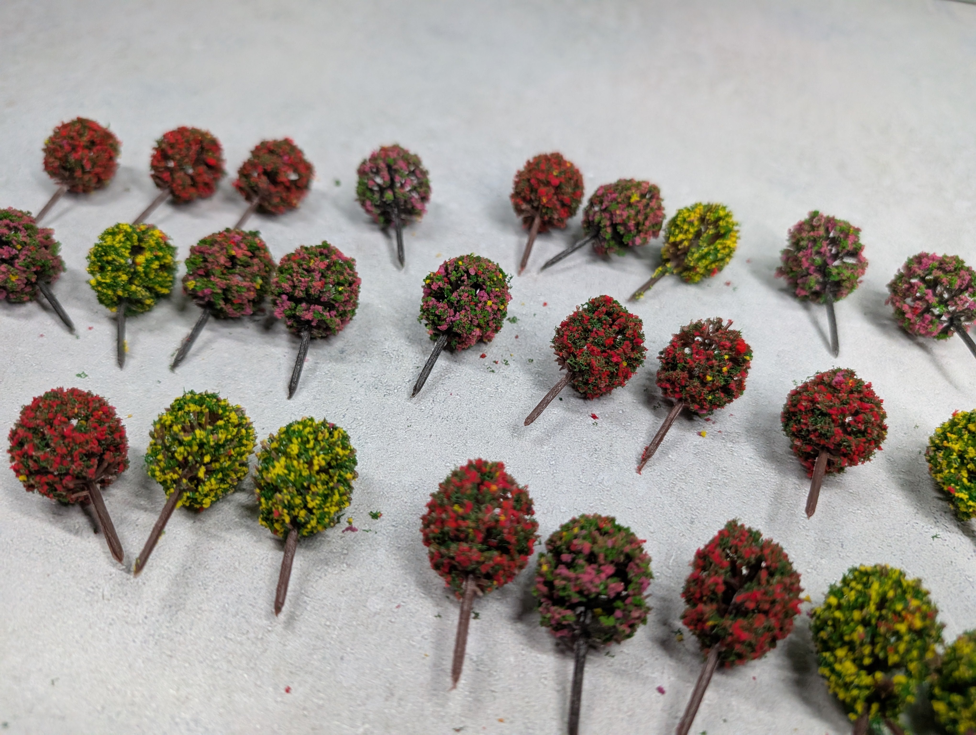 USED HO Scale Lot of Small Bushes or Trees