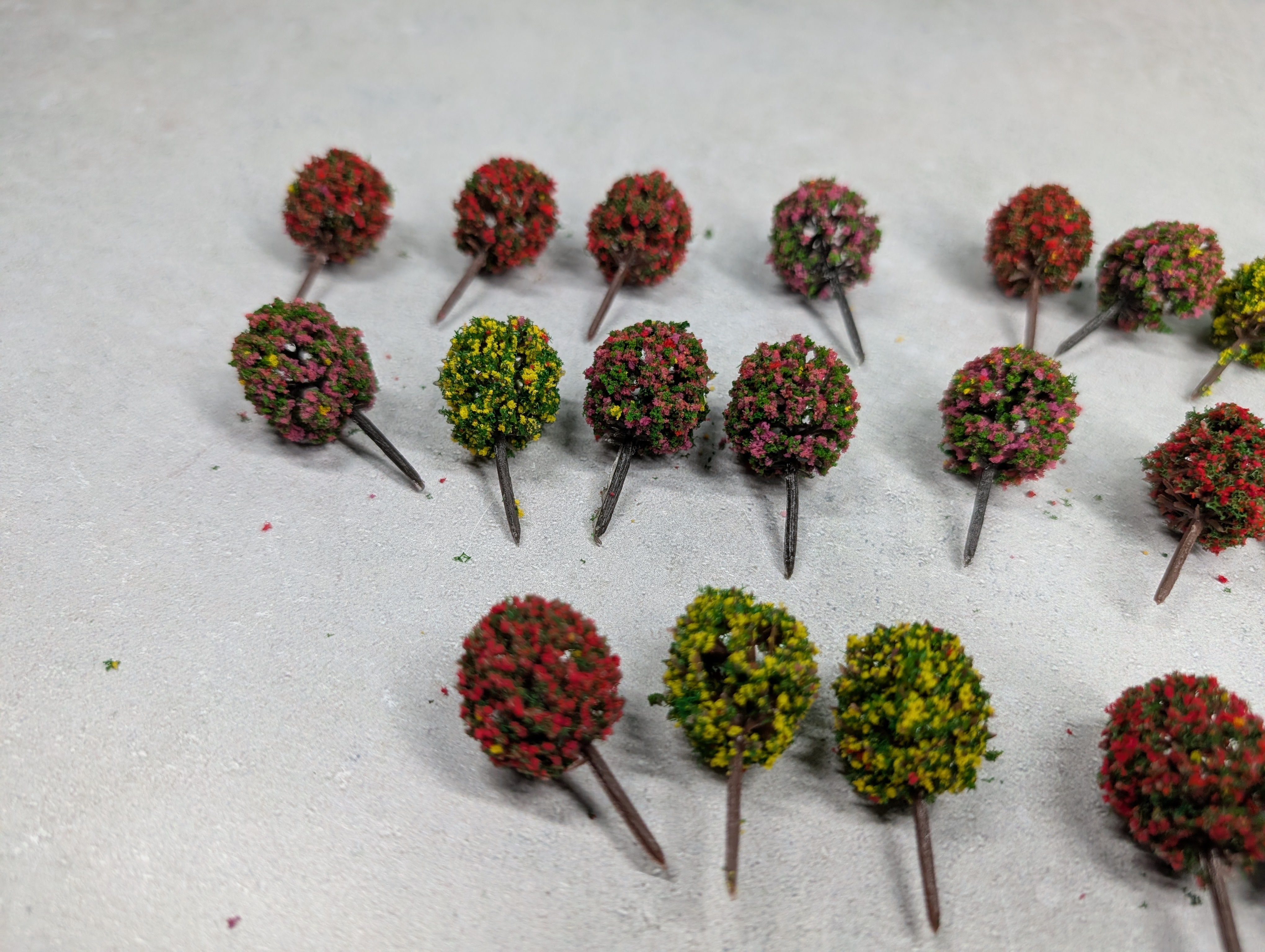 USED HO Scale Lot of Small Bushes or Trees
