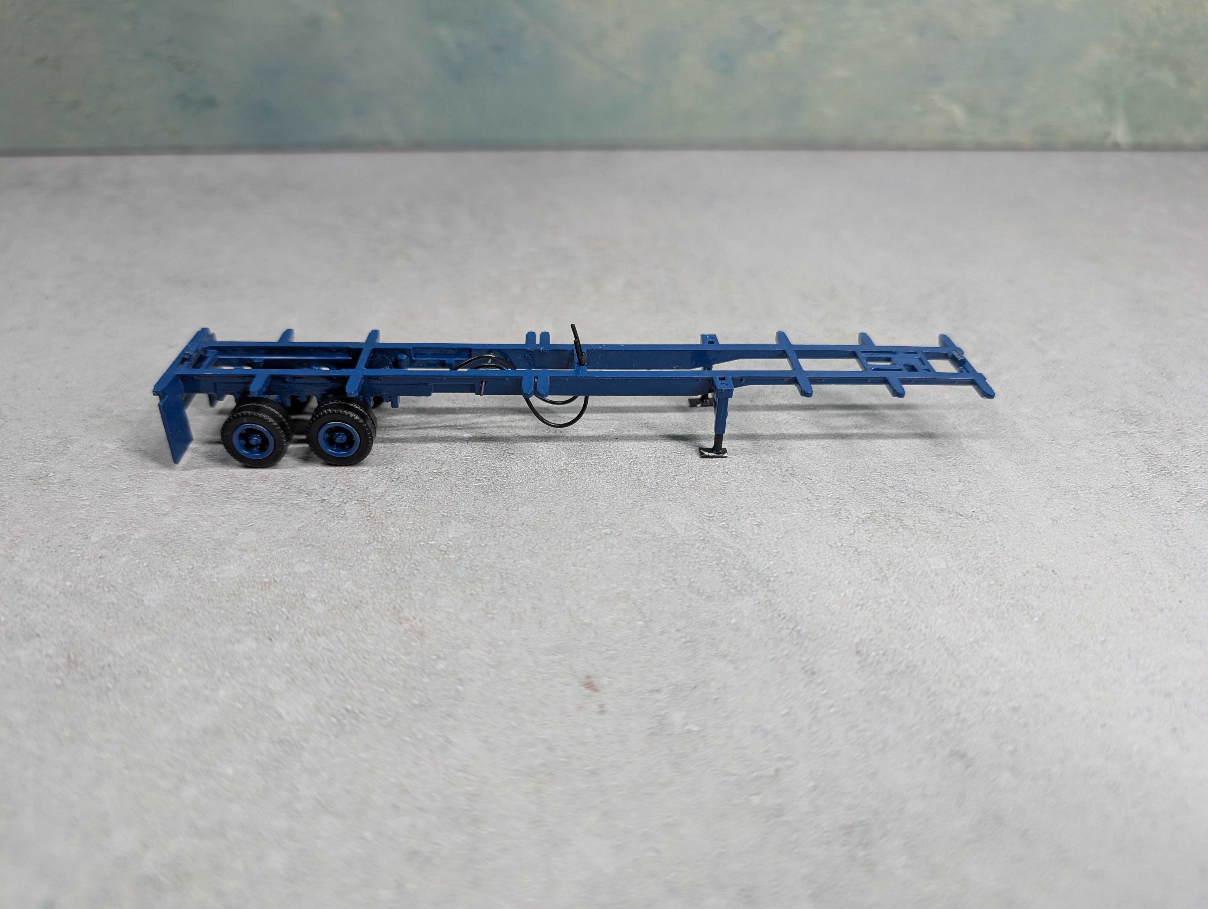 USED HO Scale 45' Blue Trailer Chassis