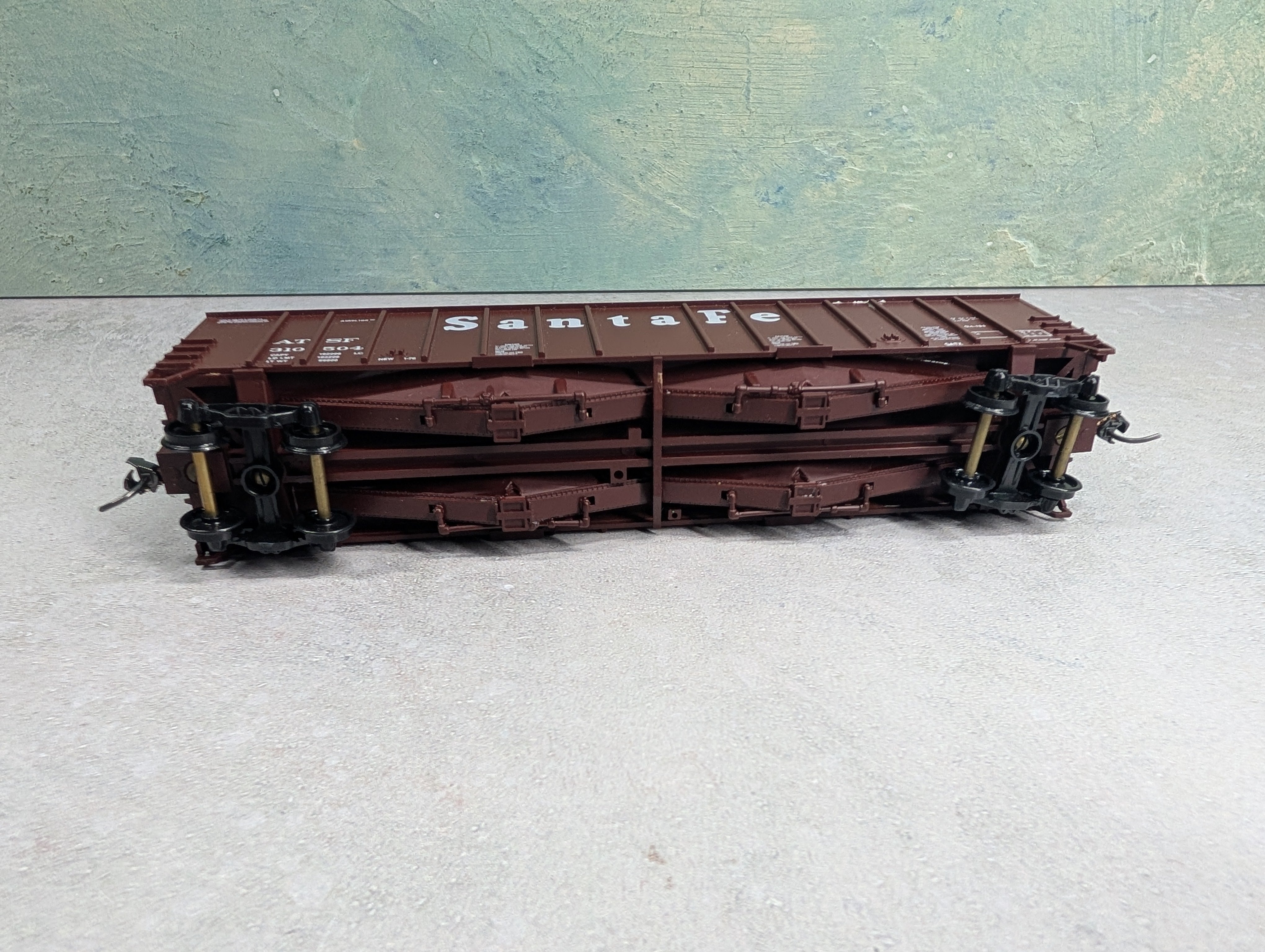 USED Walthers HO Scale Airslide Covered Hopper Santa Fe ATSF #310504