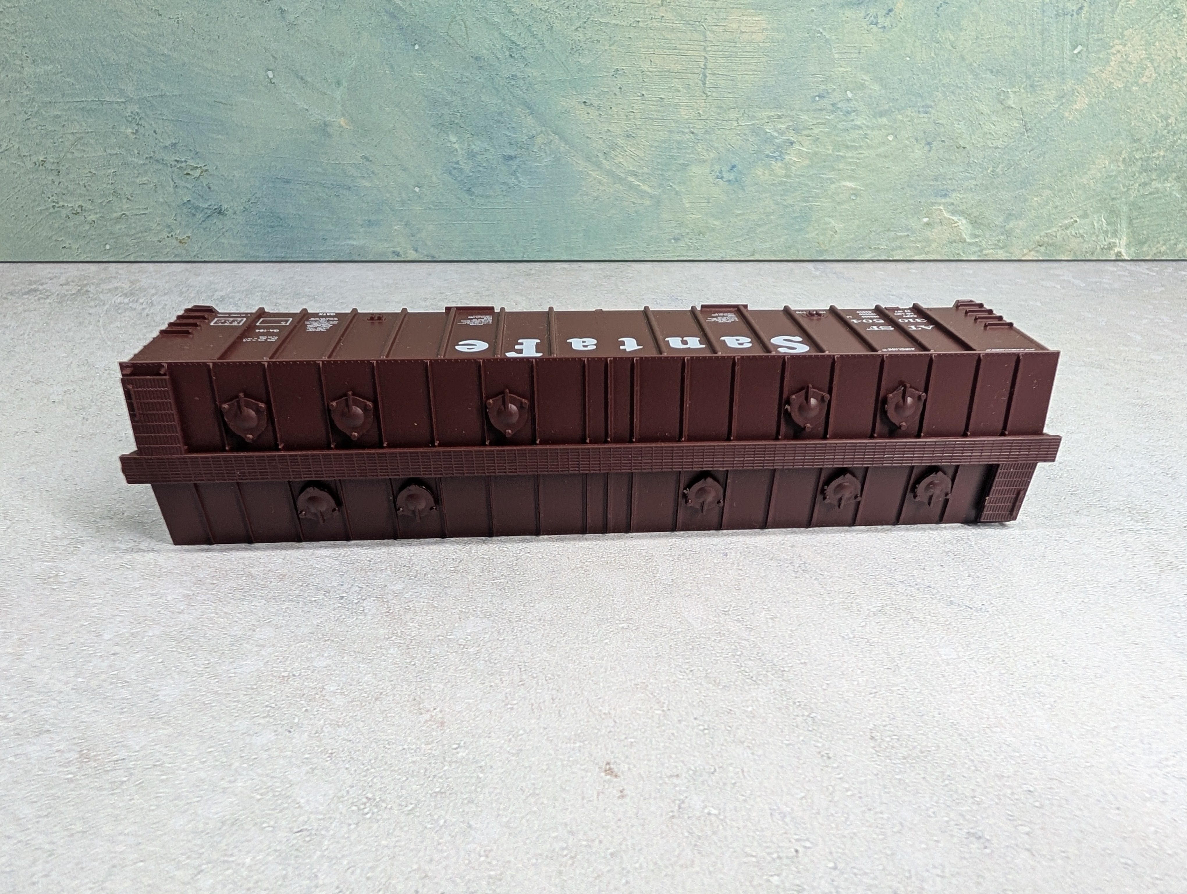 USED Walthers HO Scale Airslide Covered Hopper Santa Fe ATSF #310504