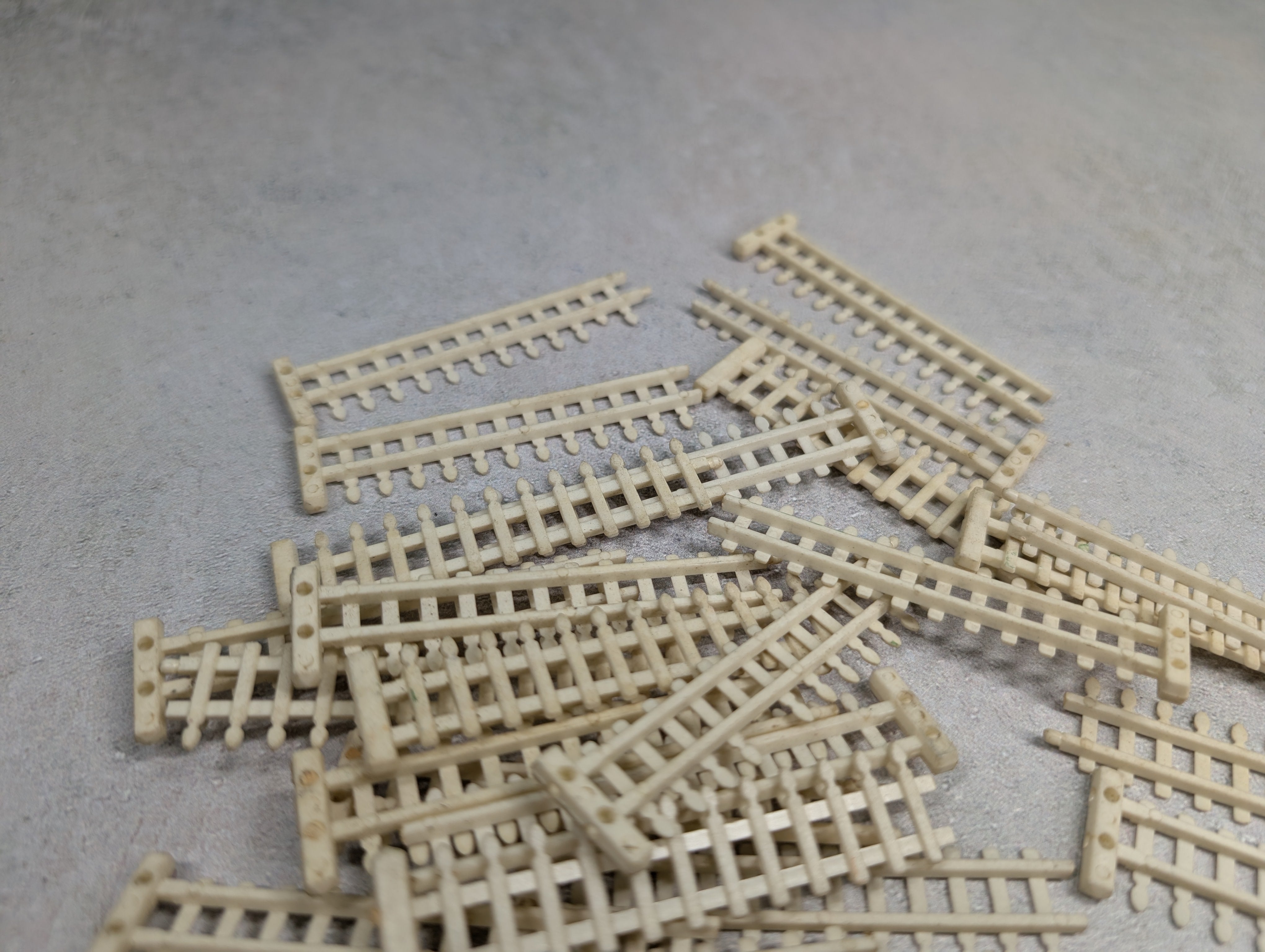 USED HO Scale Lot of White Picket Fence