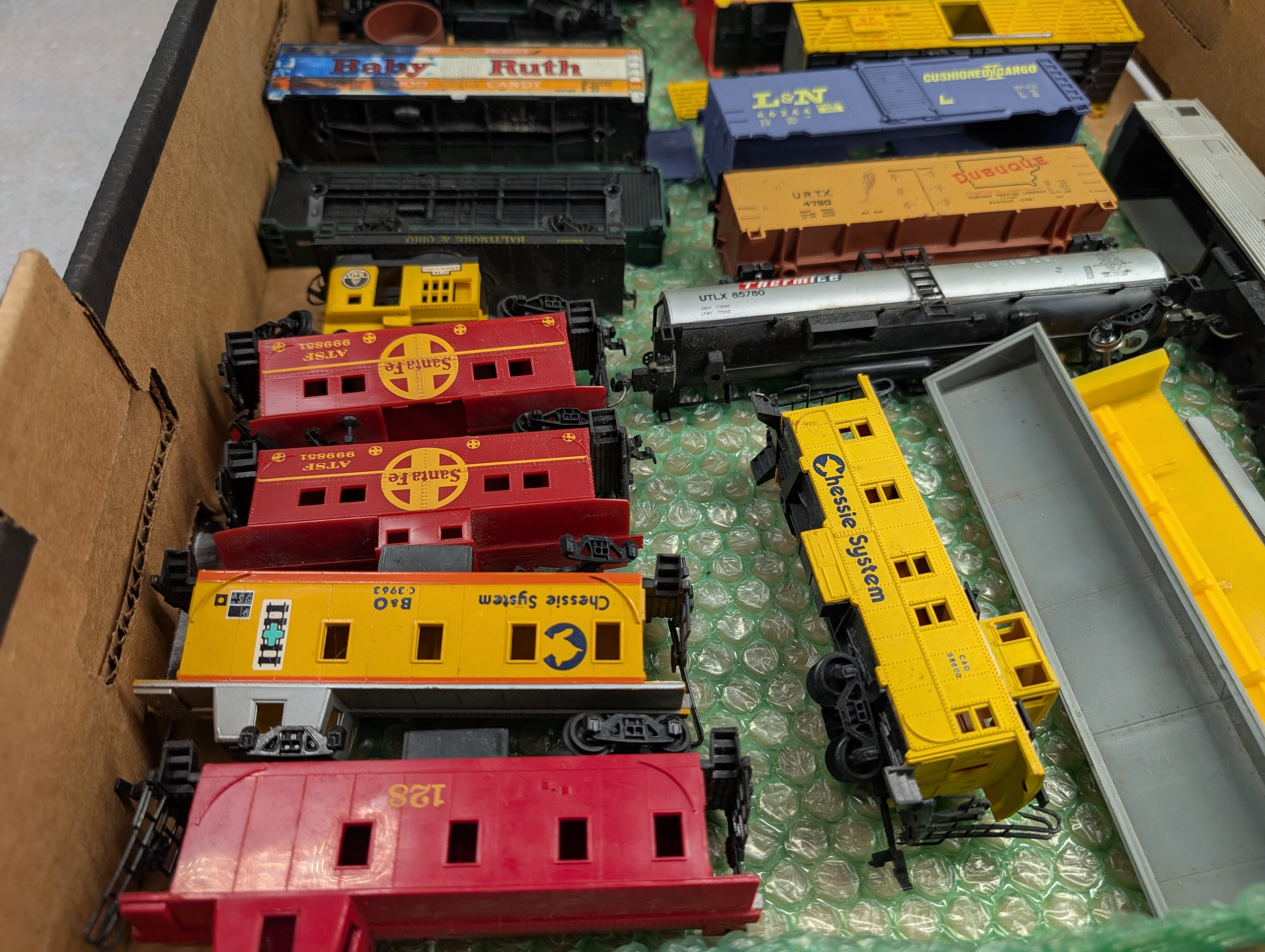 USED HO Scale Lot of Box Cars, Passenger Car and More, Parts/Repairs (18 pcs)