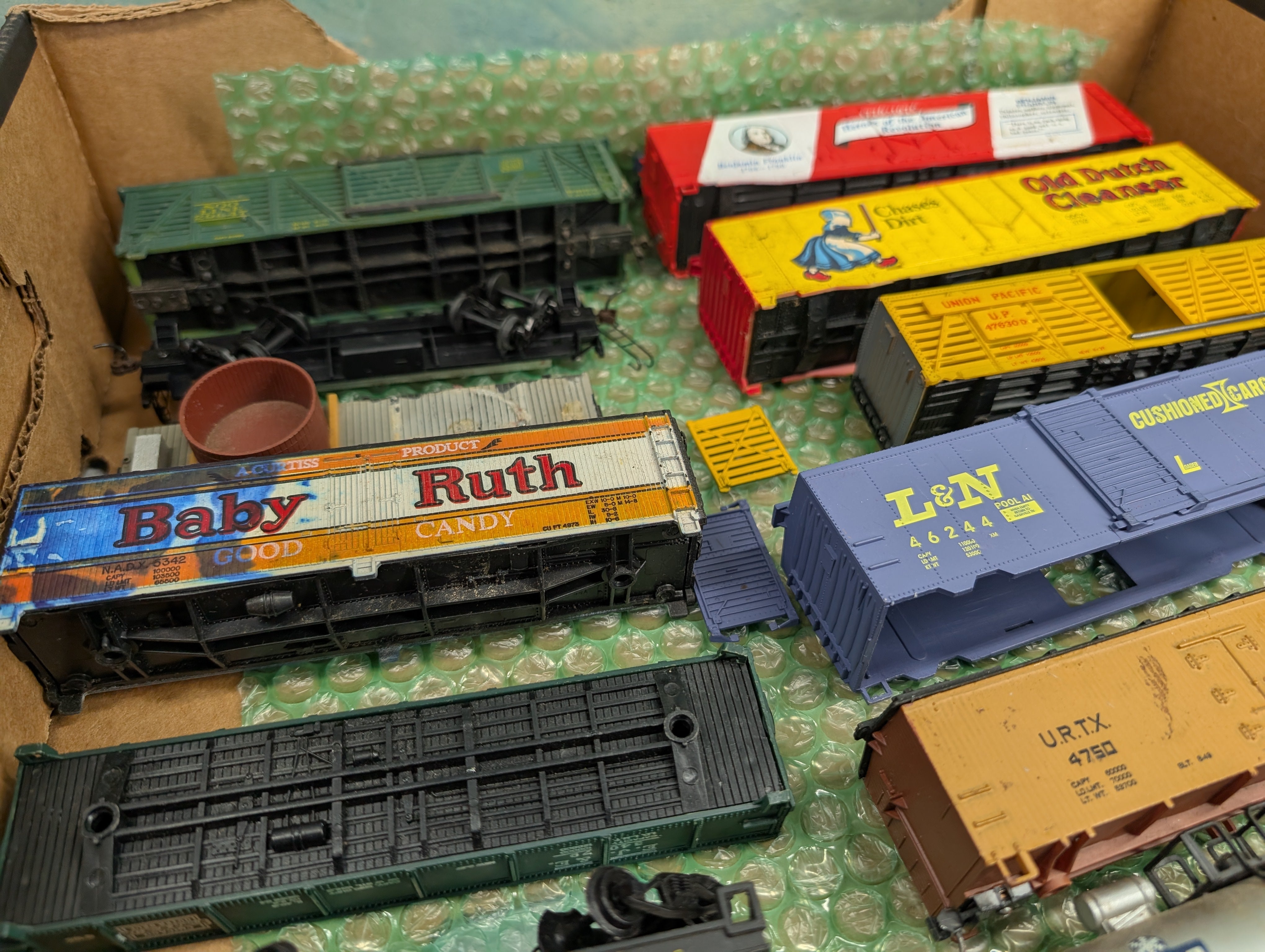 USED HO Scale Lot of Box Cars, Passenger Car and More, Parts/Repairs (18 pcs)