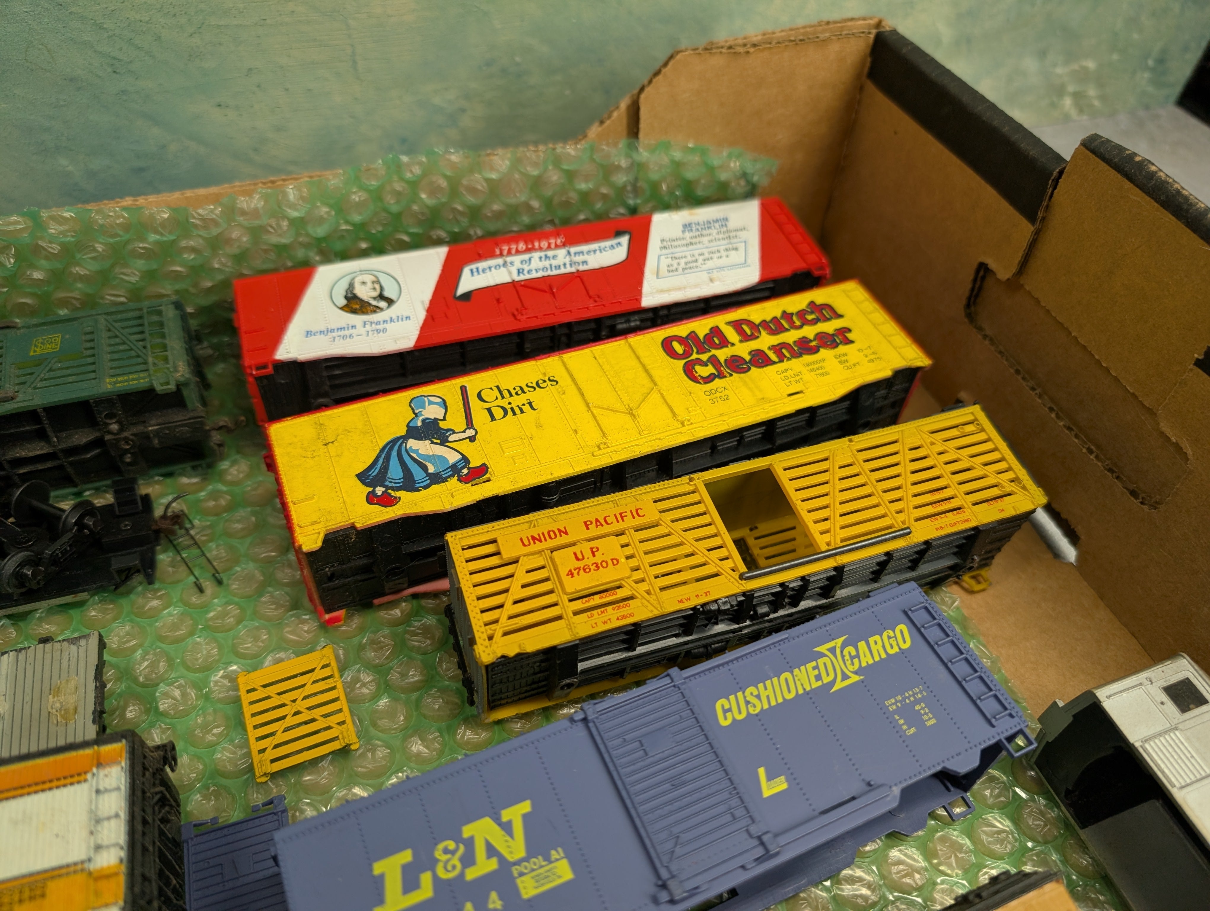 USED HO Scale Lot of Box Cars, Passenger Car and More, Parts/Repairs (18 pcs)