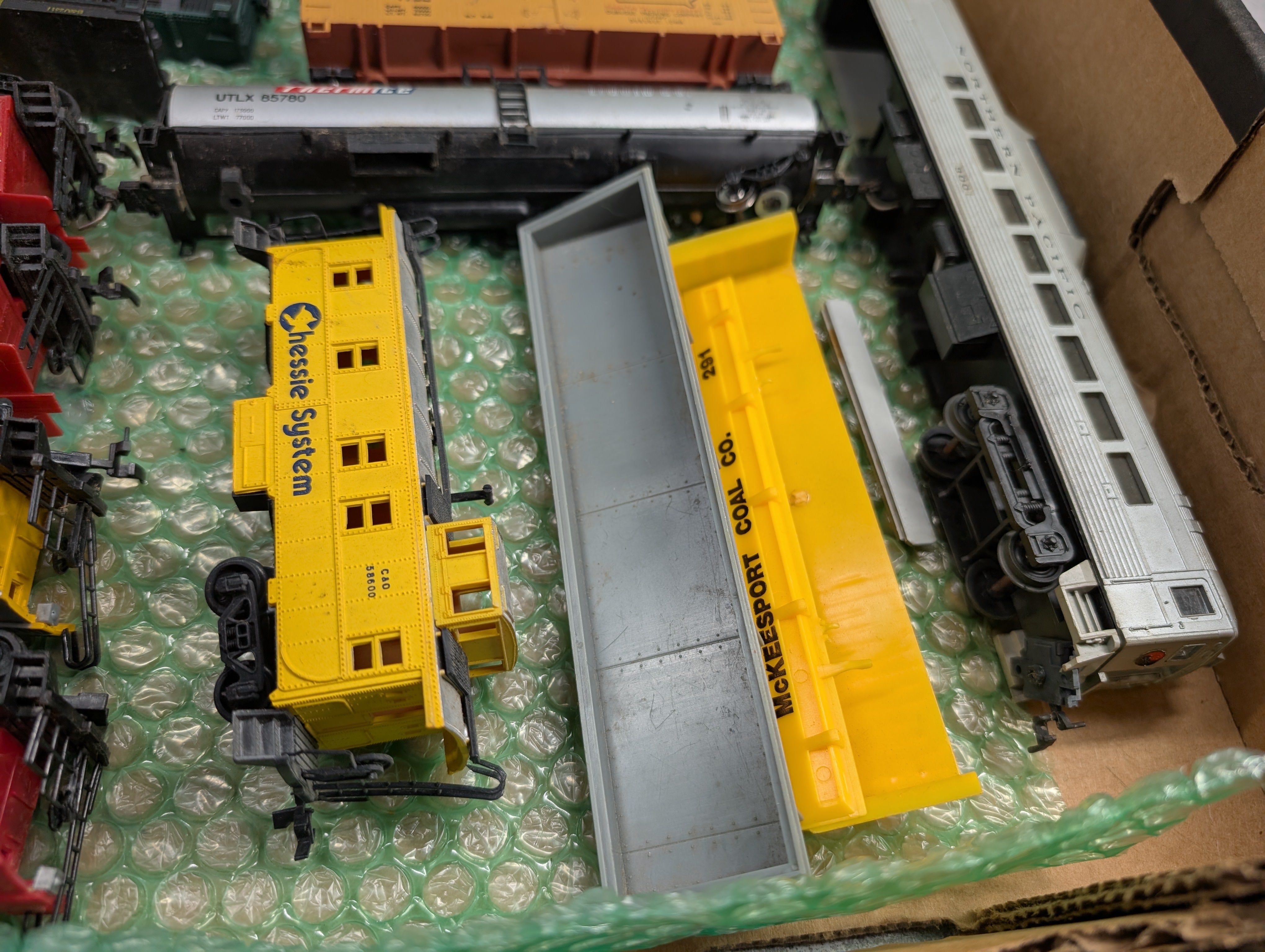 USED HO Scale Lot of Box Cars, Passenger Car and More, Parts/Repairs (18 pcs)