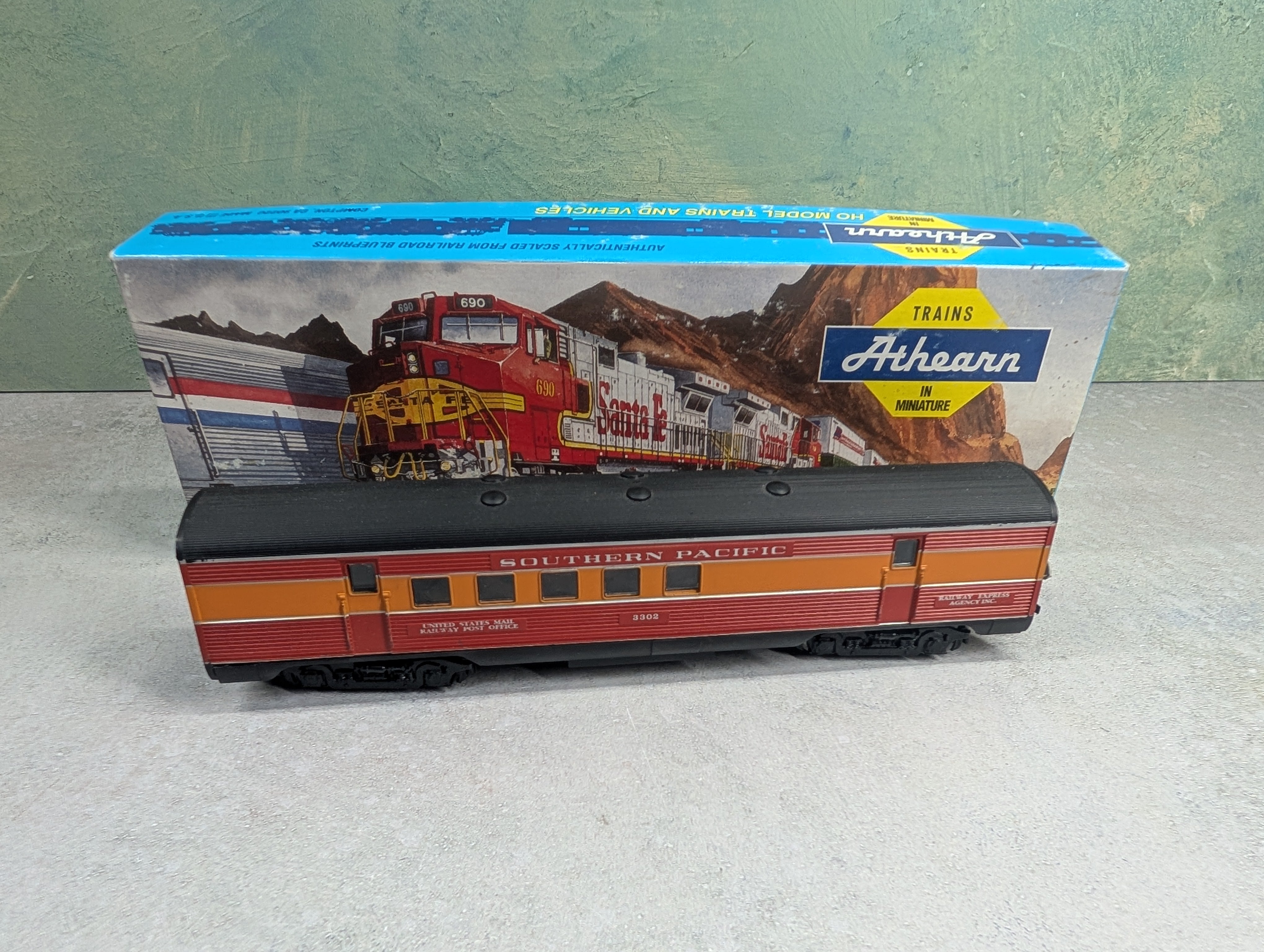 USED Athearn HO Scale RPO Passenger Car Southern Pacific REA #3302 Daylight