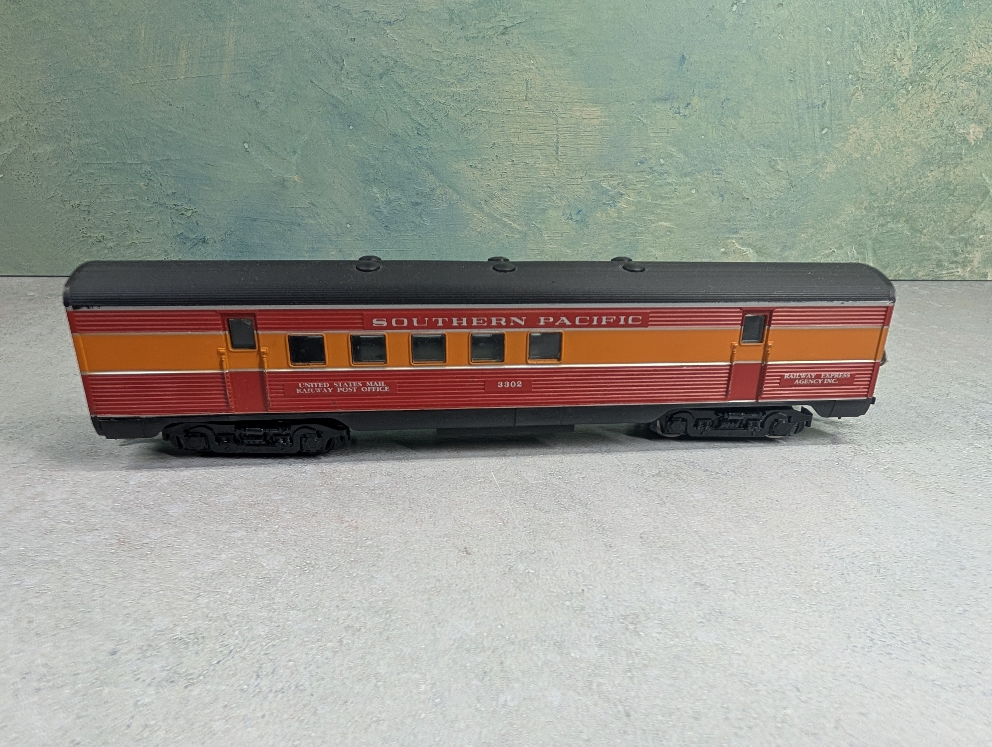 USED Athearn HO Scale RPO Passenger Car Southern Pacific REA #3302 Daylight