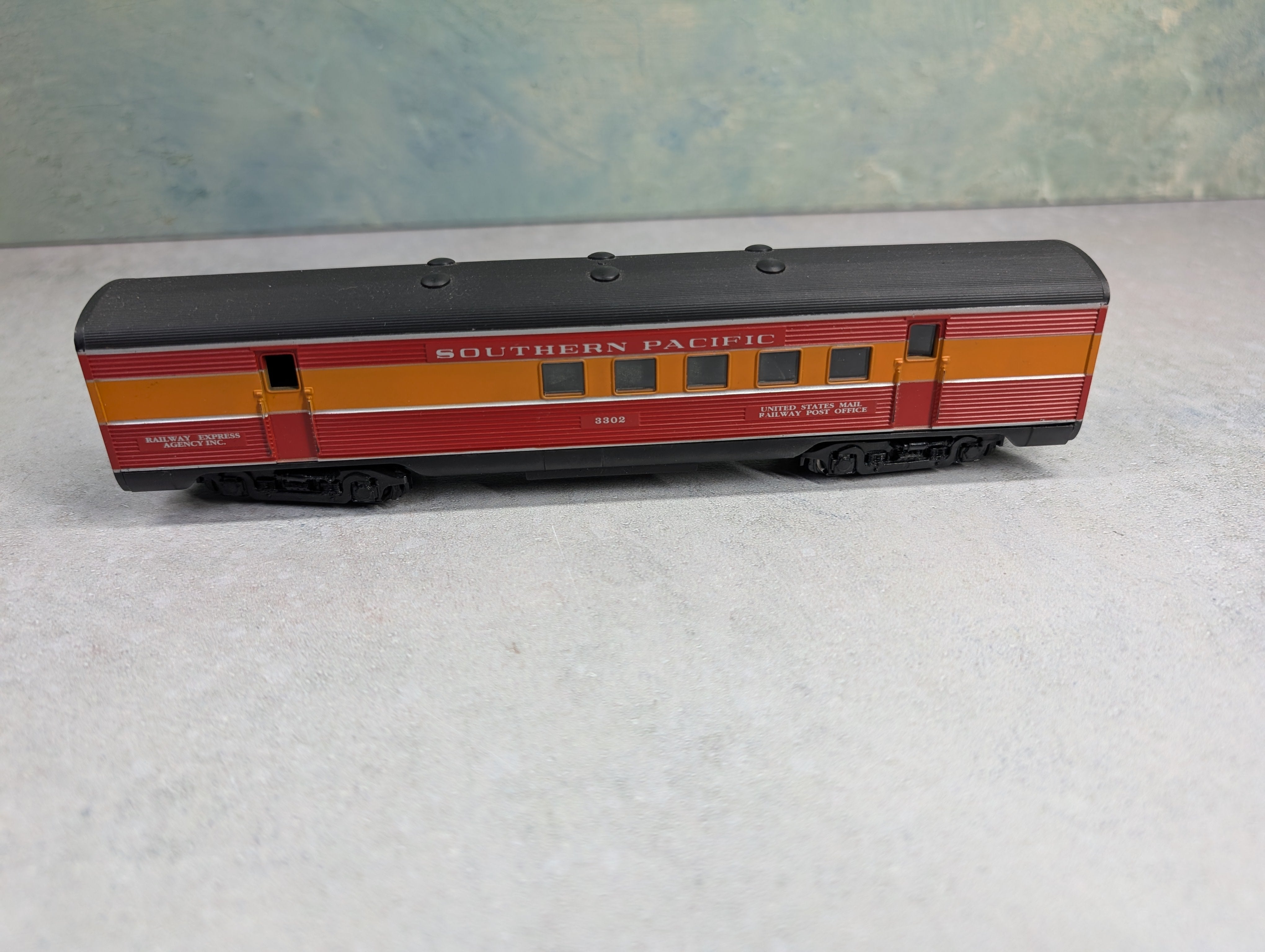 USED Athearn HO Scale RPO Passenger Car Southern Pacific REA #3302 Daylight