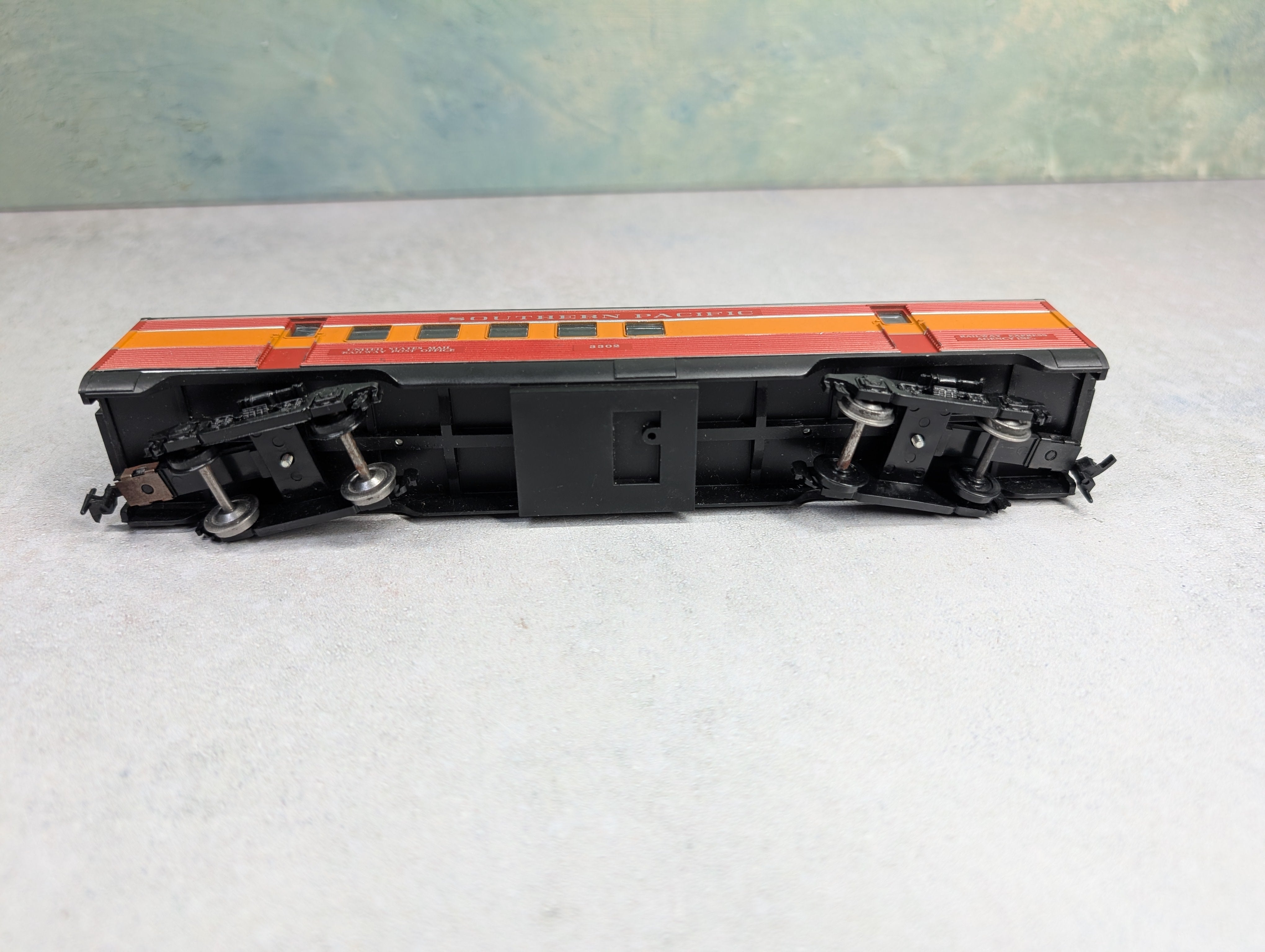 USED Athearn HO Scale RPO Passenger Car Southern Pacific REA #3302 Daylight