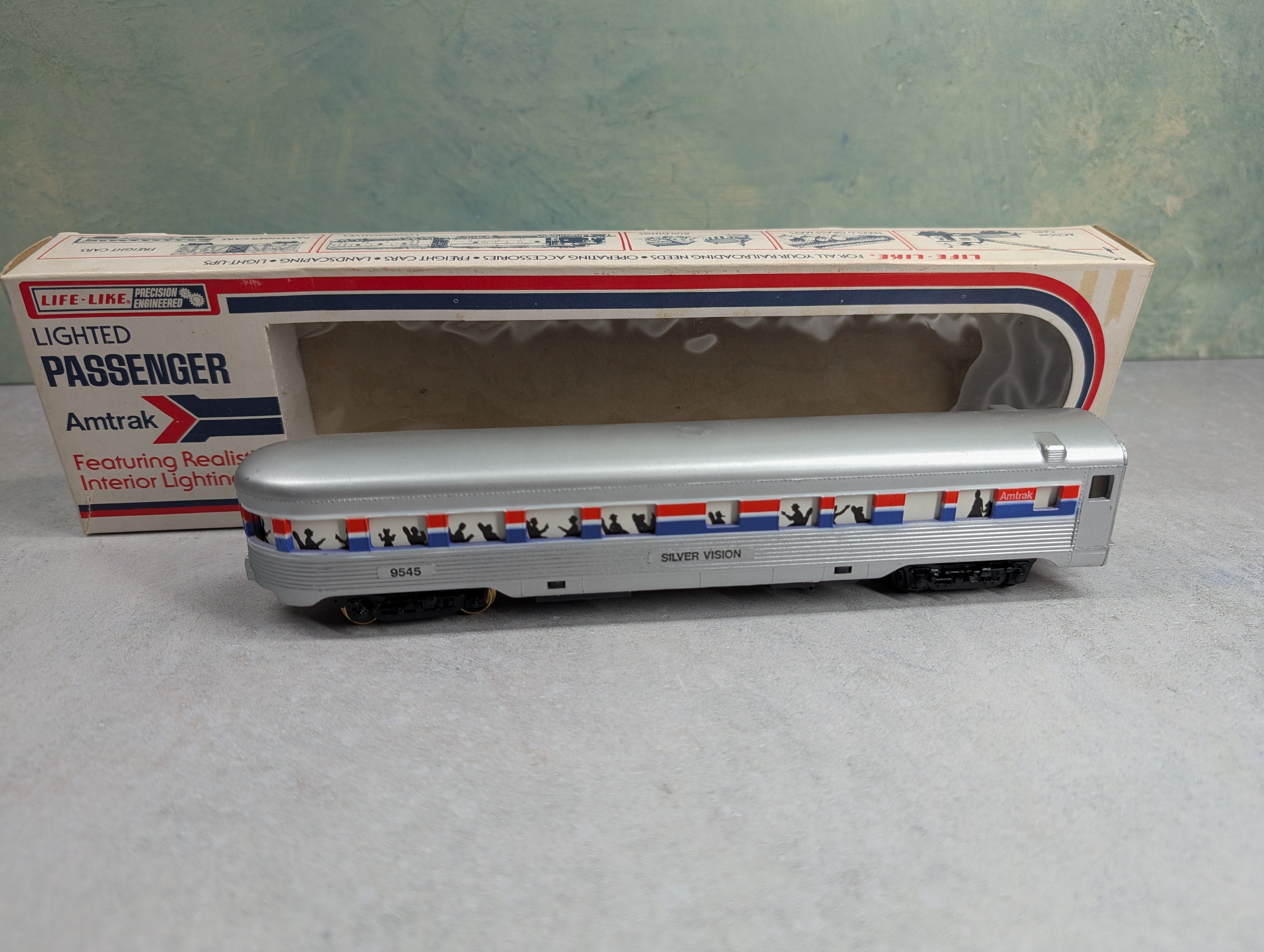 USED Life-Like HO Scale OBS Passenger Car Amtrak #9545 Silver Vision