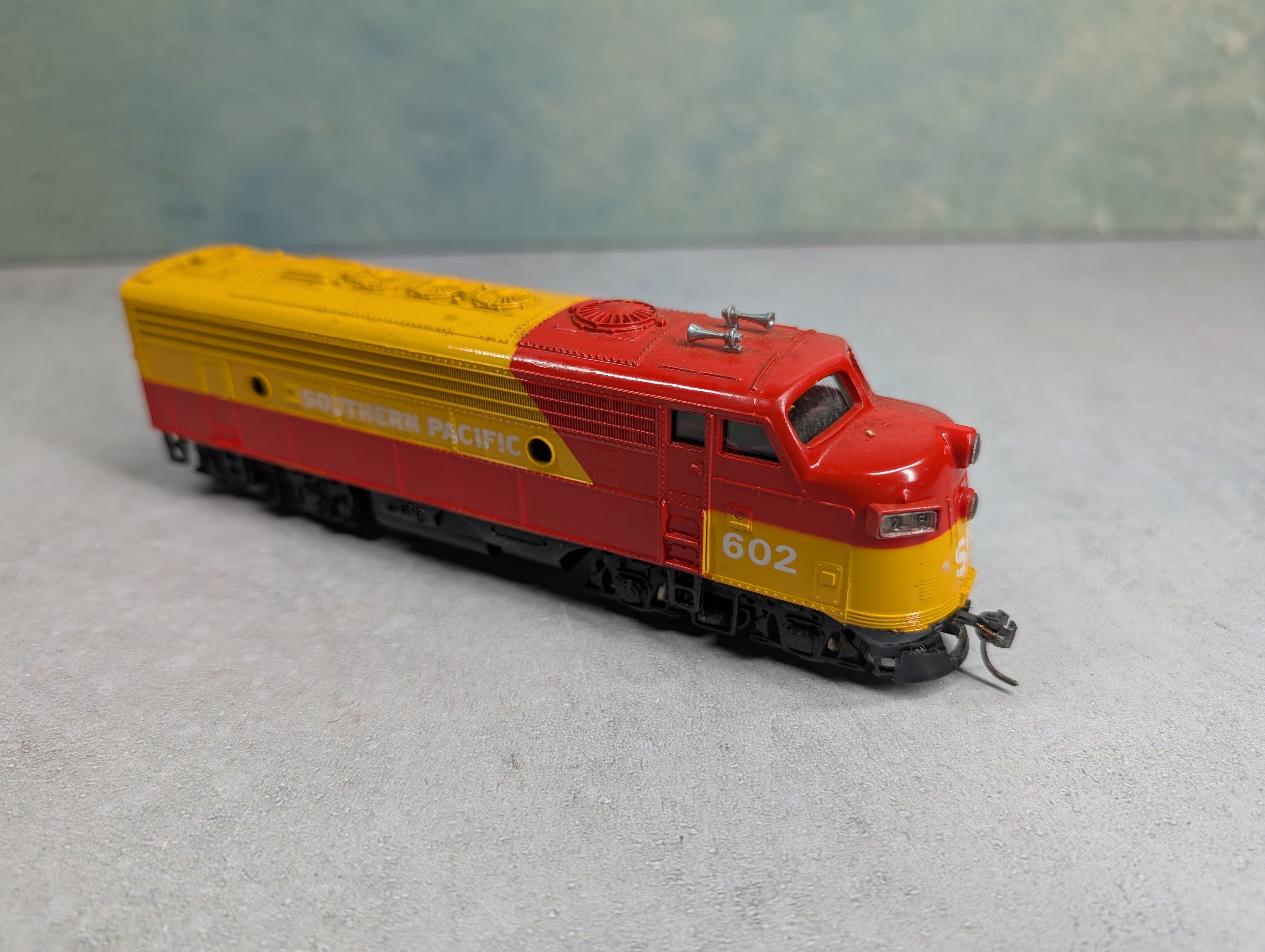 USED Bachmann HO Scale F9A Diesel Locomotive Southern Pacific #602 Runs DC
