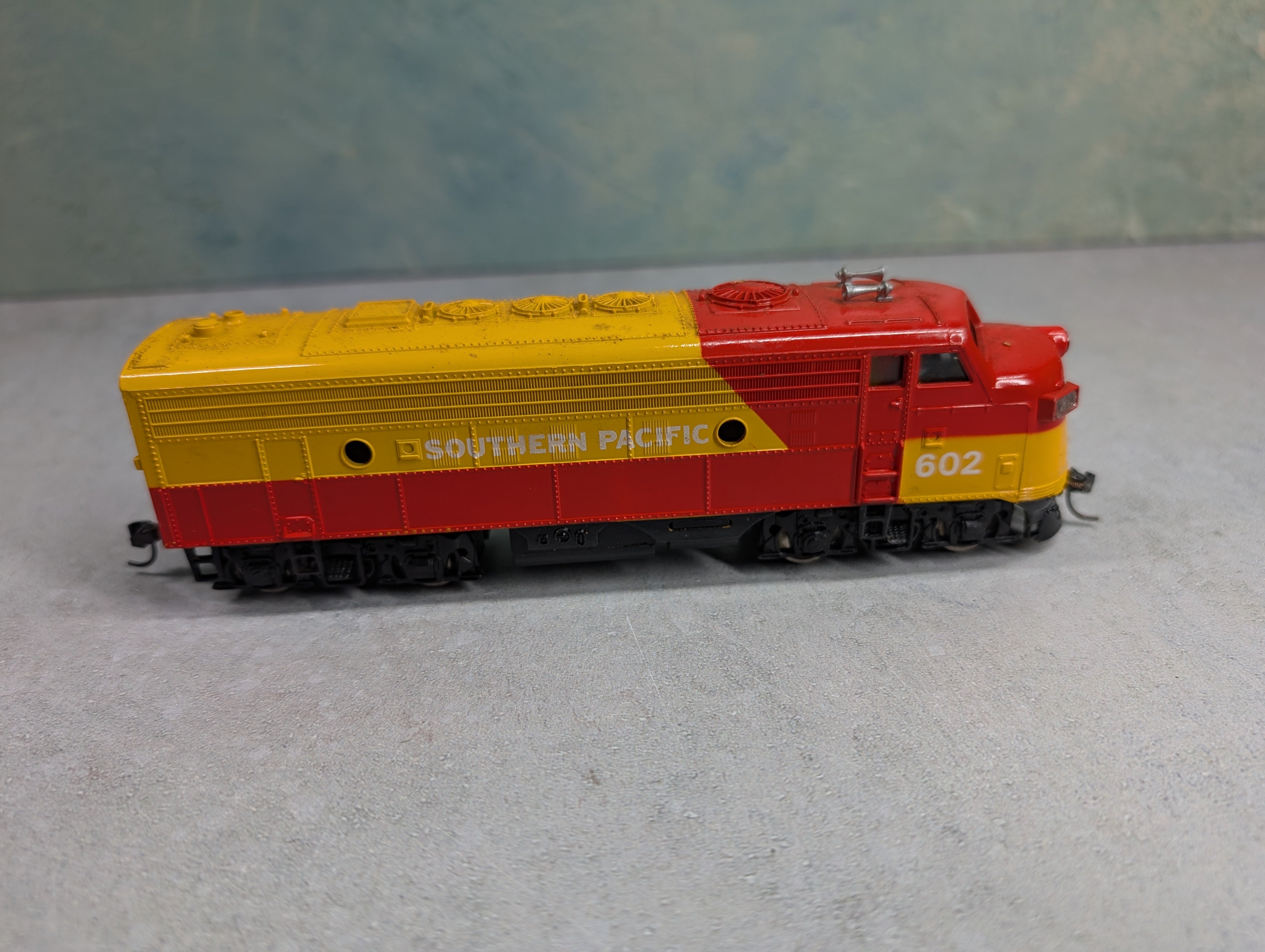 USED Bachmann HO Scale F9A Diesel Locomotive Southern Pacific #602 Runs DC