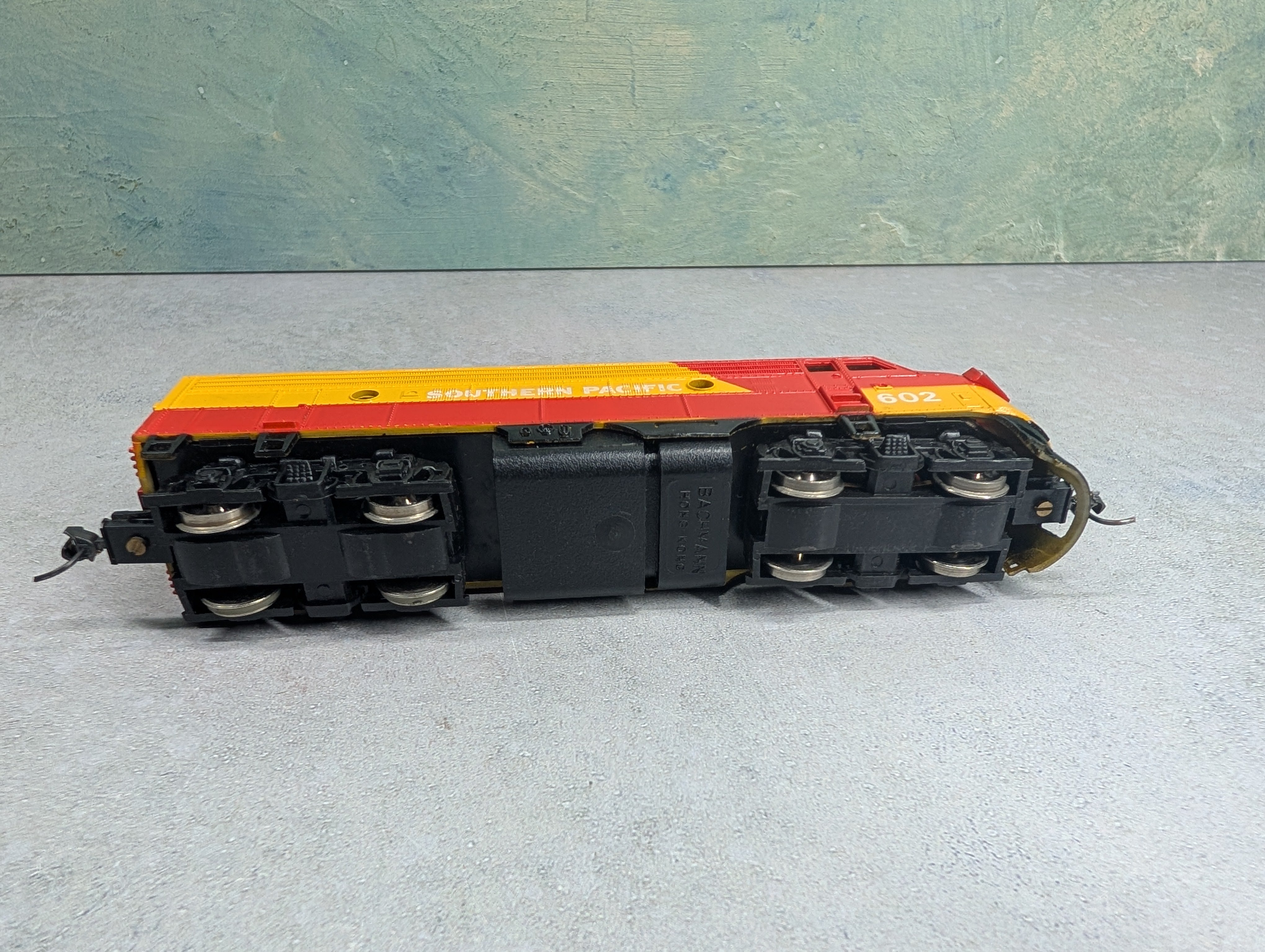 USED Bachmann HO Scale F9A Diesel Locomotive Southern Pacific #602 Runs DC
