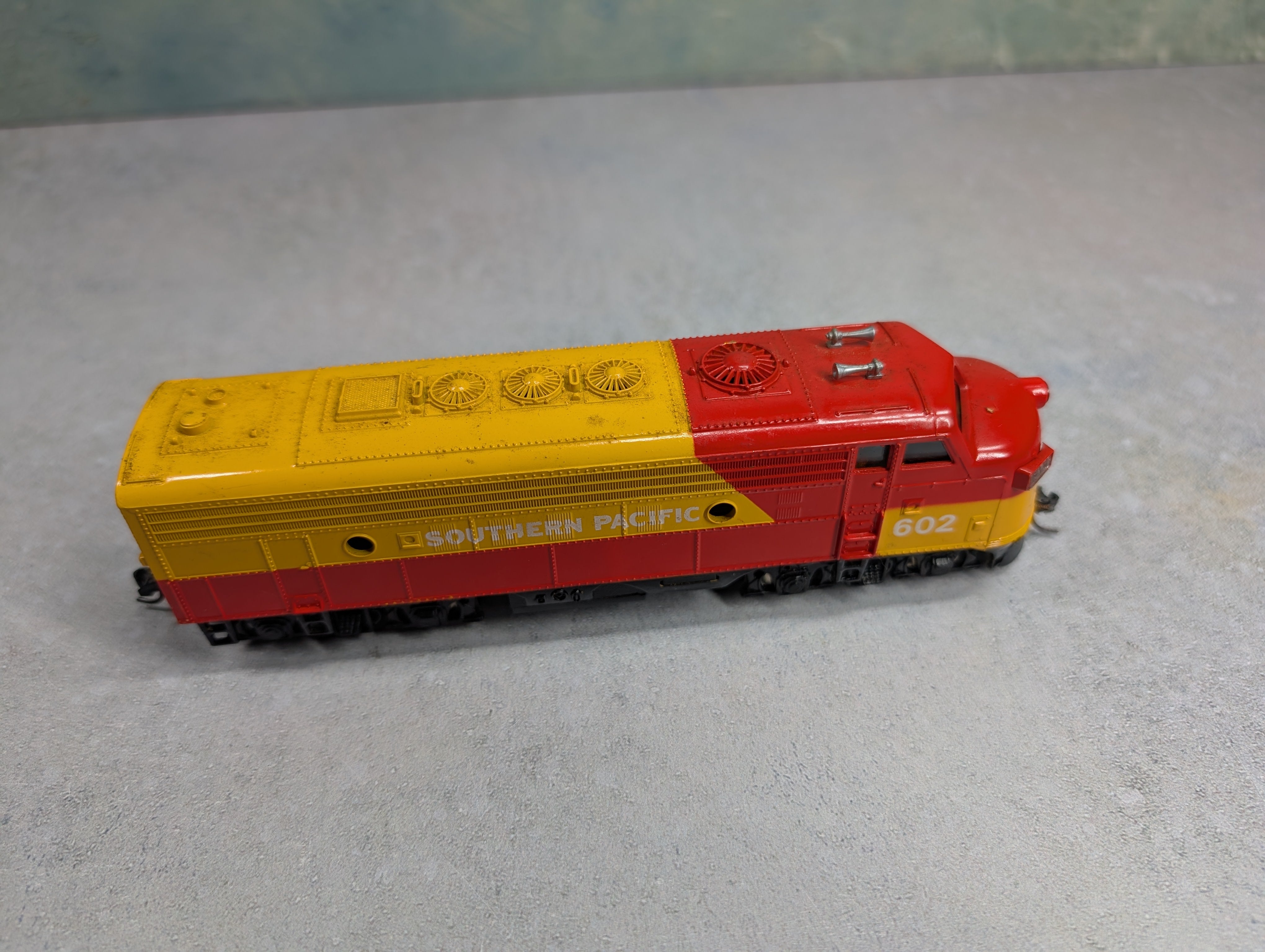 USED Bachmann HO Scale F9A Diesel Locomotive Southern Pacific #602 Runs DC