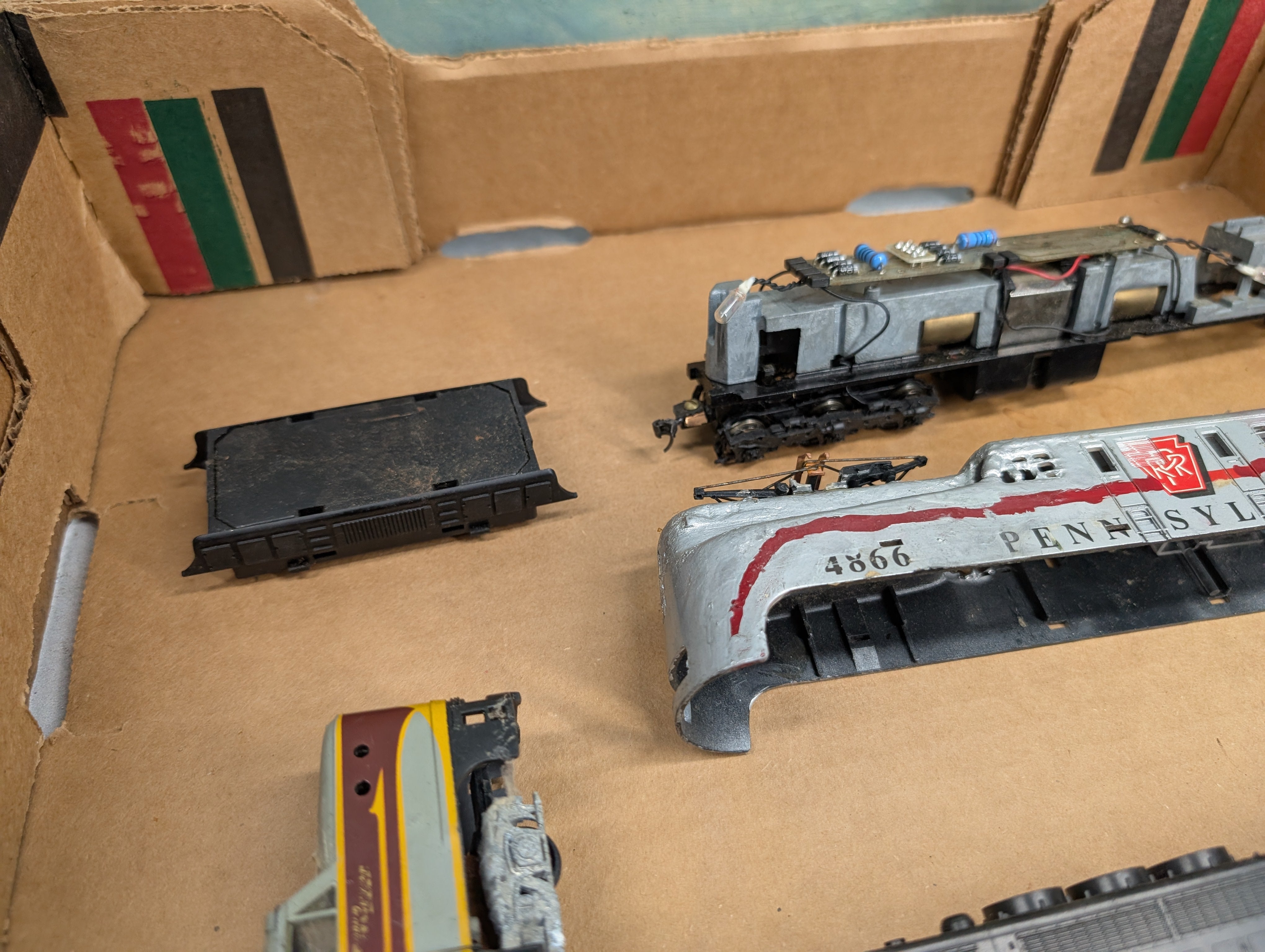 USED HO Scale Lot of Untested Rough Diesel Locomotives & Parts, GG1, EL, GN + more Parts/Repairs