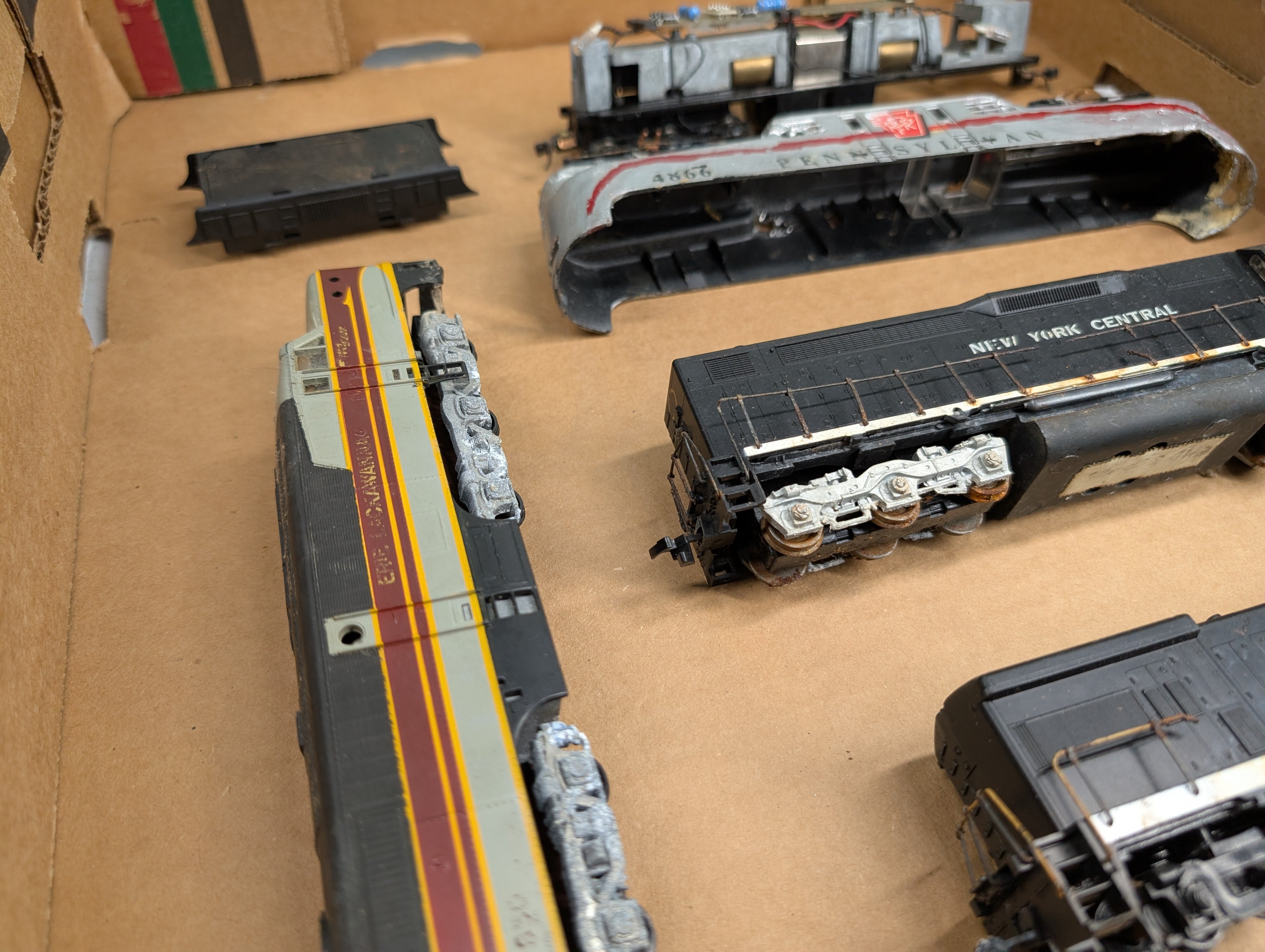 USED HO Scale Lot of Untested Rough Diesel Locomotives & Parts, GG1, EL, GN + more Parts/Repairs