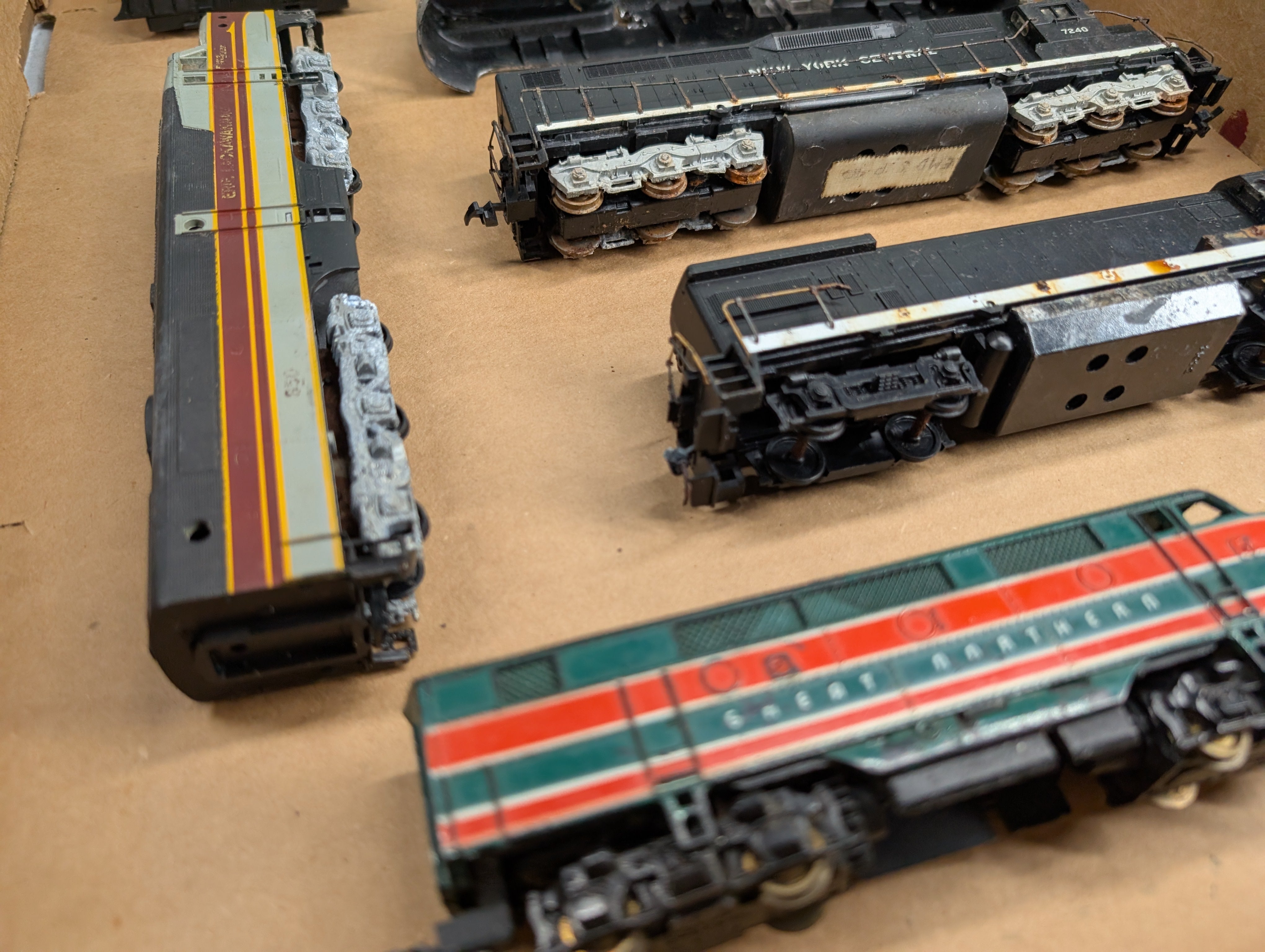 USED HO Scale Lot of Untested Rough Diesel Locomotives & Parts, GG1, EL, GN + more Parts/Repairs