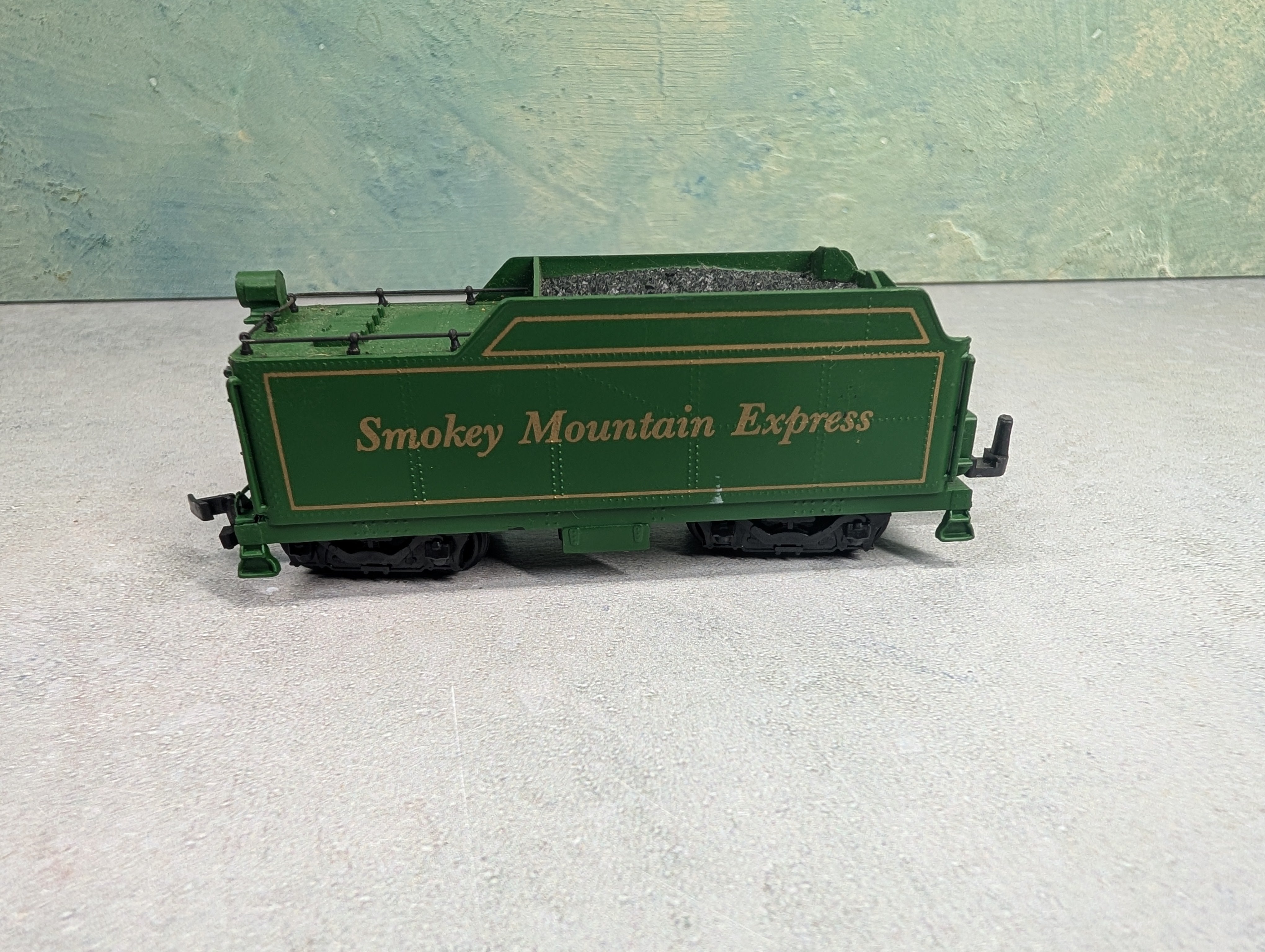 USED Bachmann HO Scale Green Steam Locomotive Tender Smokey Mountain Express