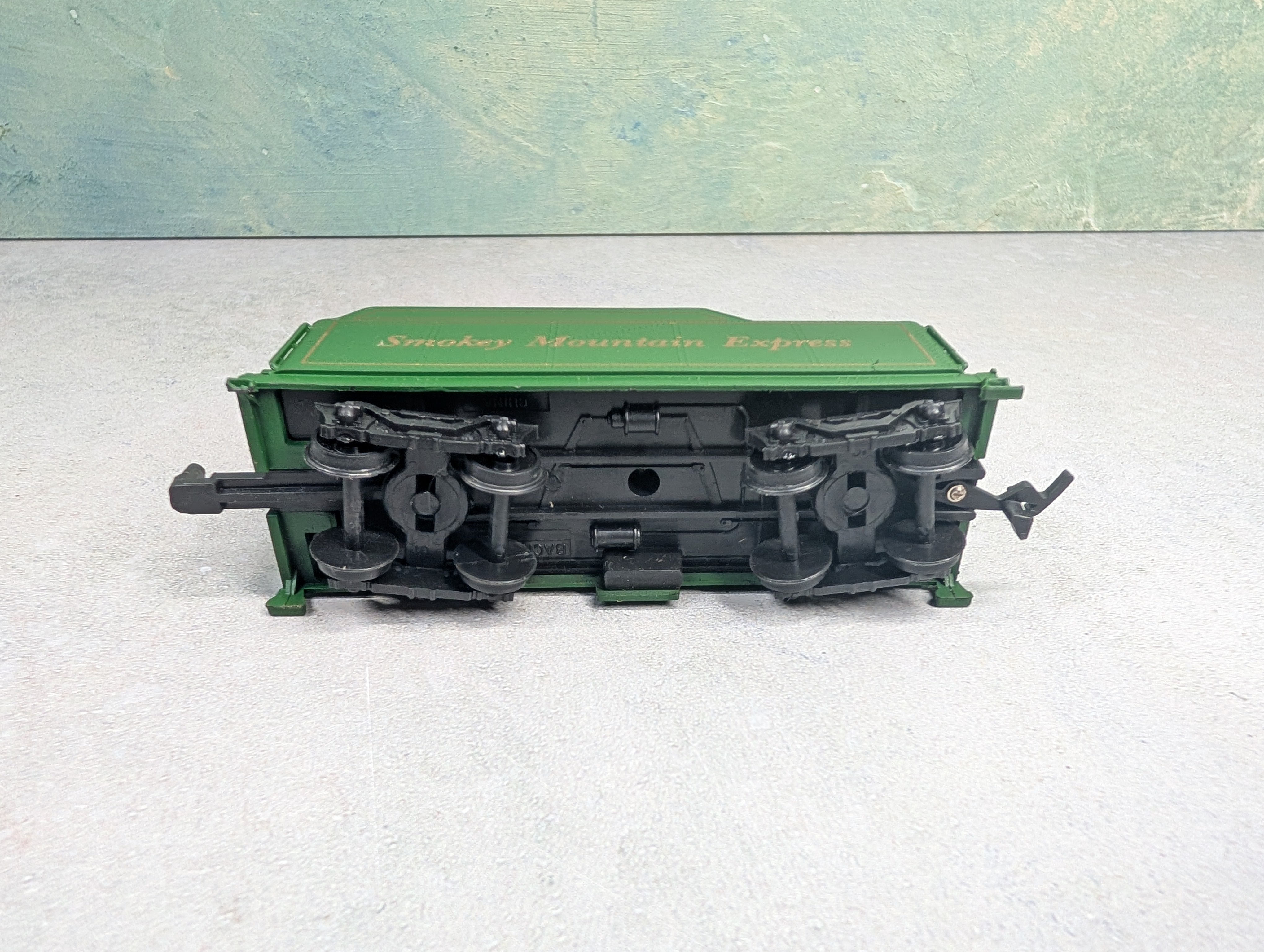 USED Bachmann HO Scale Green Steam Locomotive Tender Smokey Mountain Express