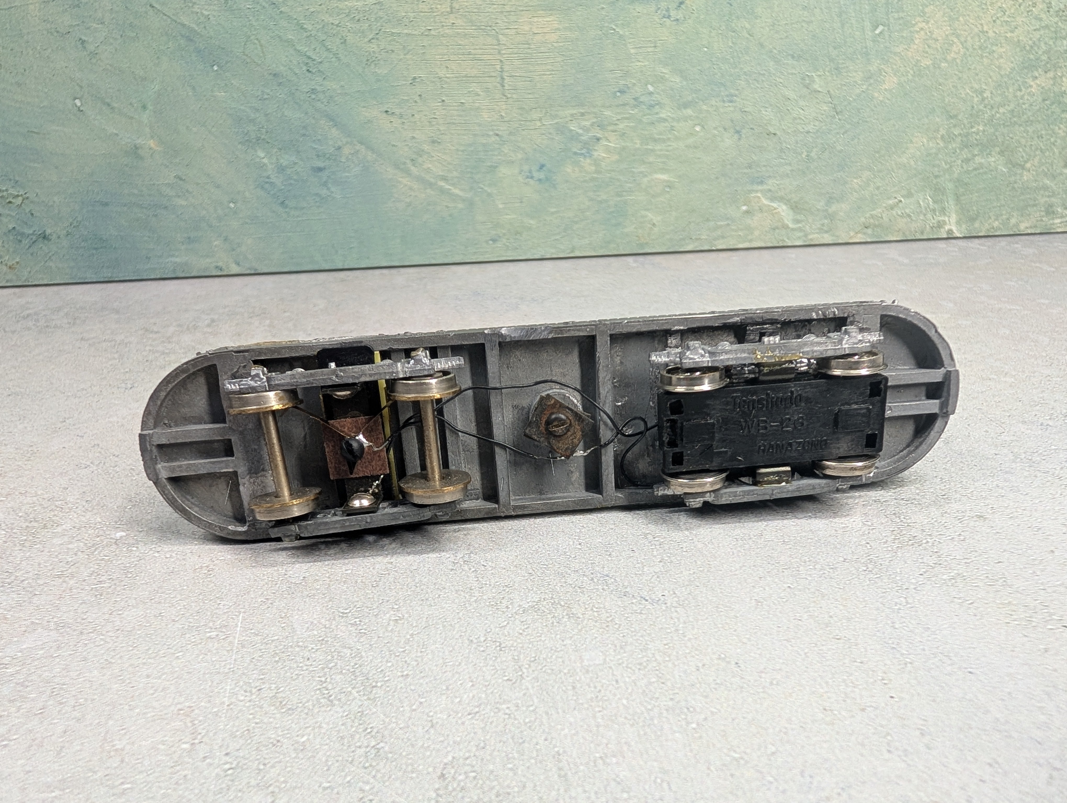 USED Tenshodo HO Scale Powered Metal Chassis DC