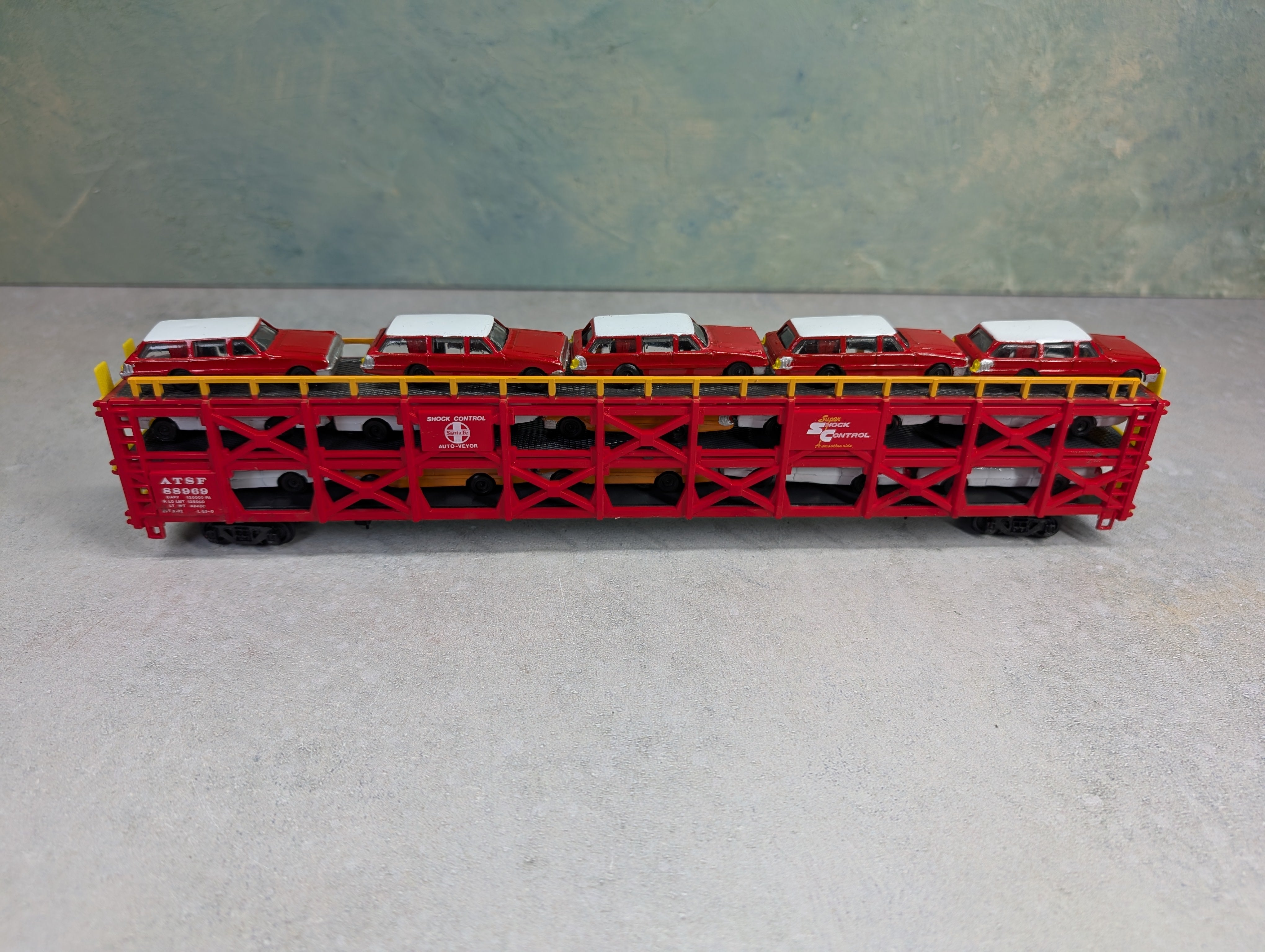 USED Bachmann HO Scale Tri-Level Auto Carrier w/ Cars Santa Fe ATSF #88969