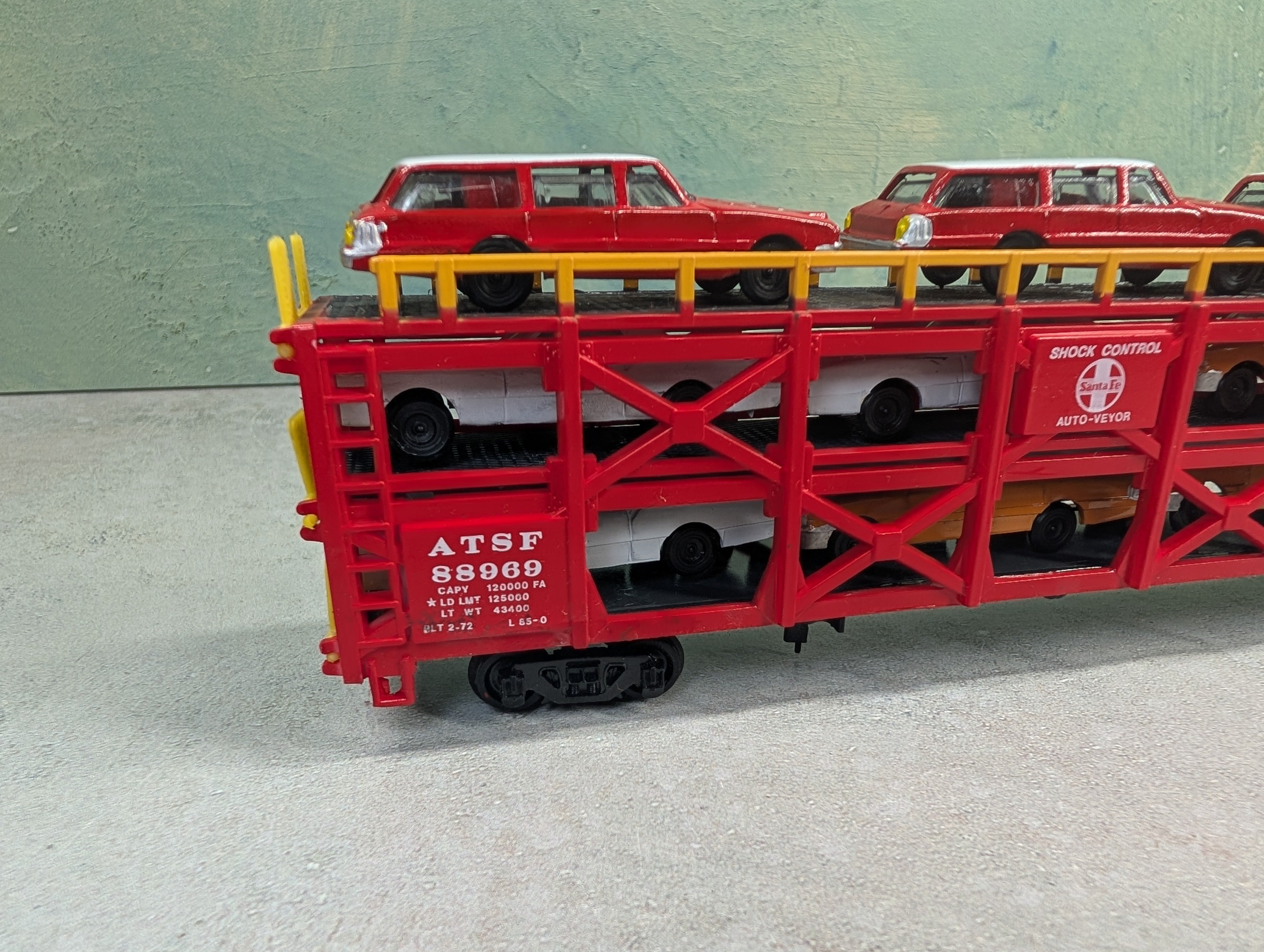 USED Bachmann HO Scale Tri-Level Auto Carrier w/ Cars Santa Fe ATSF #88969
