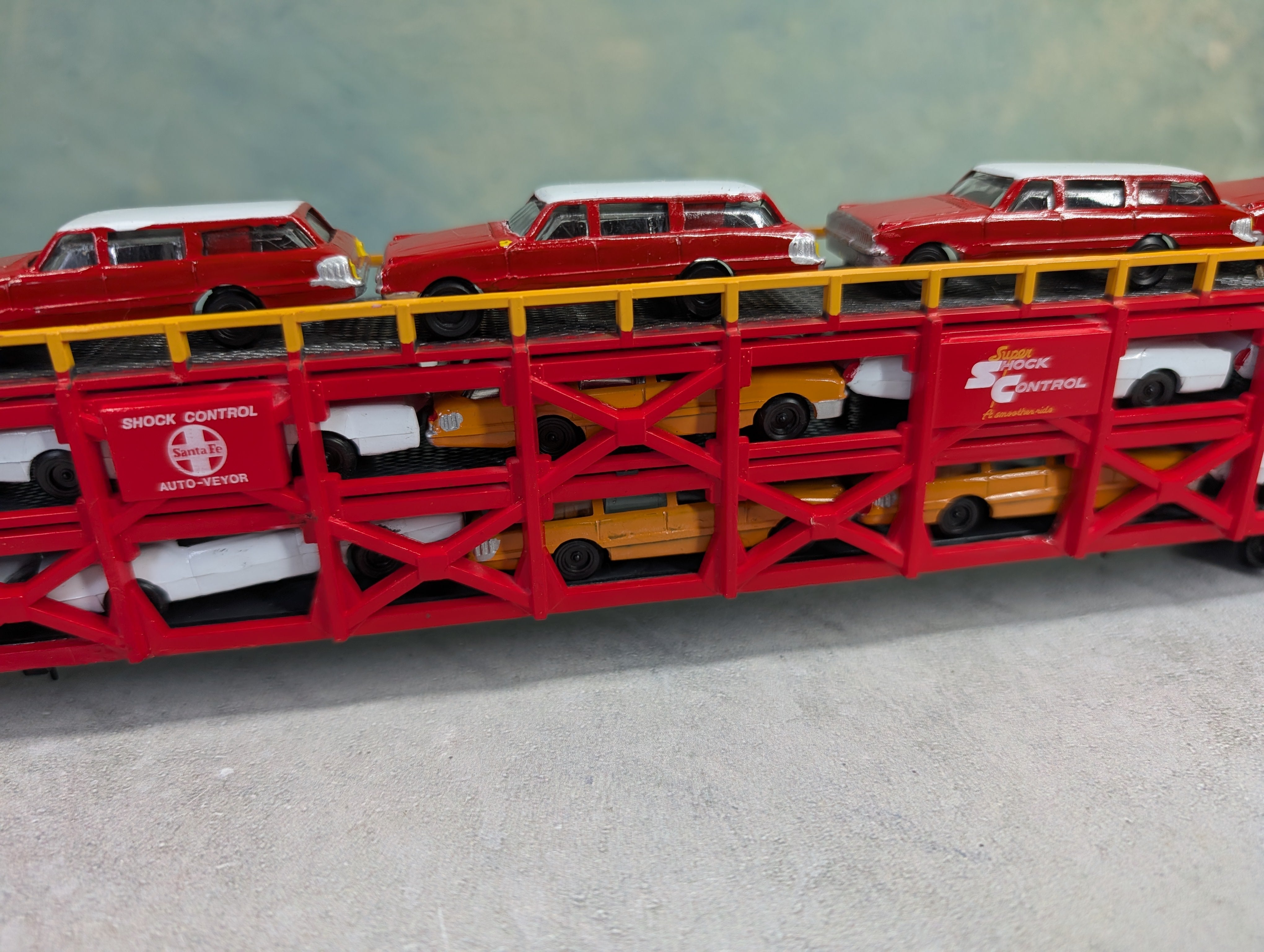 USED Bachmann HO Scale Tri-Level Auto Carrier w/ Cars Santa Fe ATSF #88969