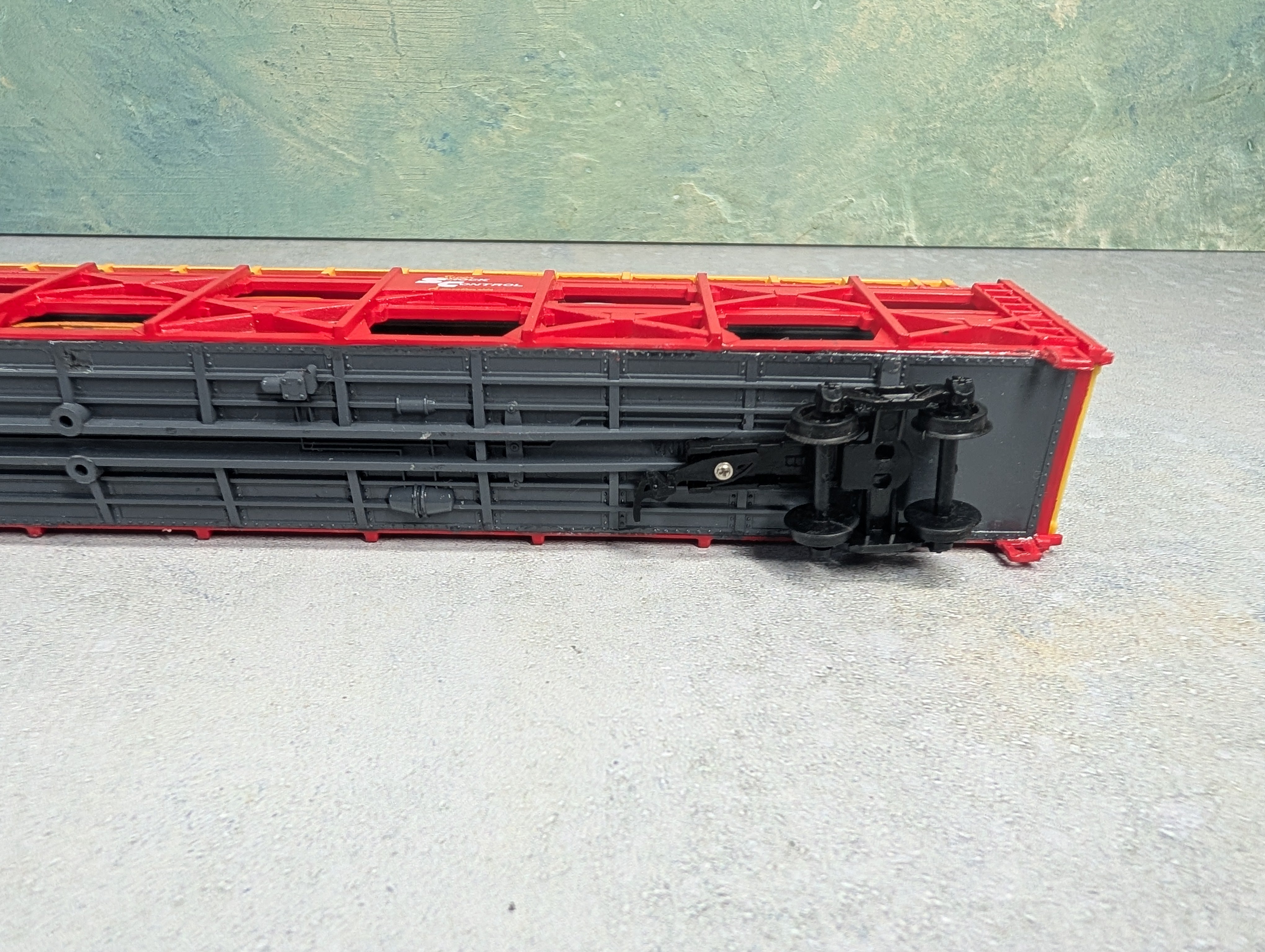 USED Bachmann HO Scale Tri-Level Auto Carrier w/ Cars Santa Fe ATSF #88969