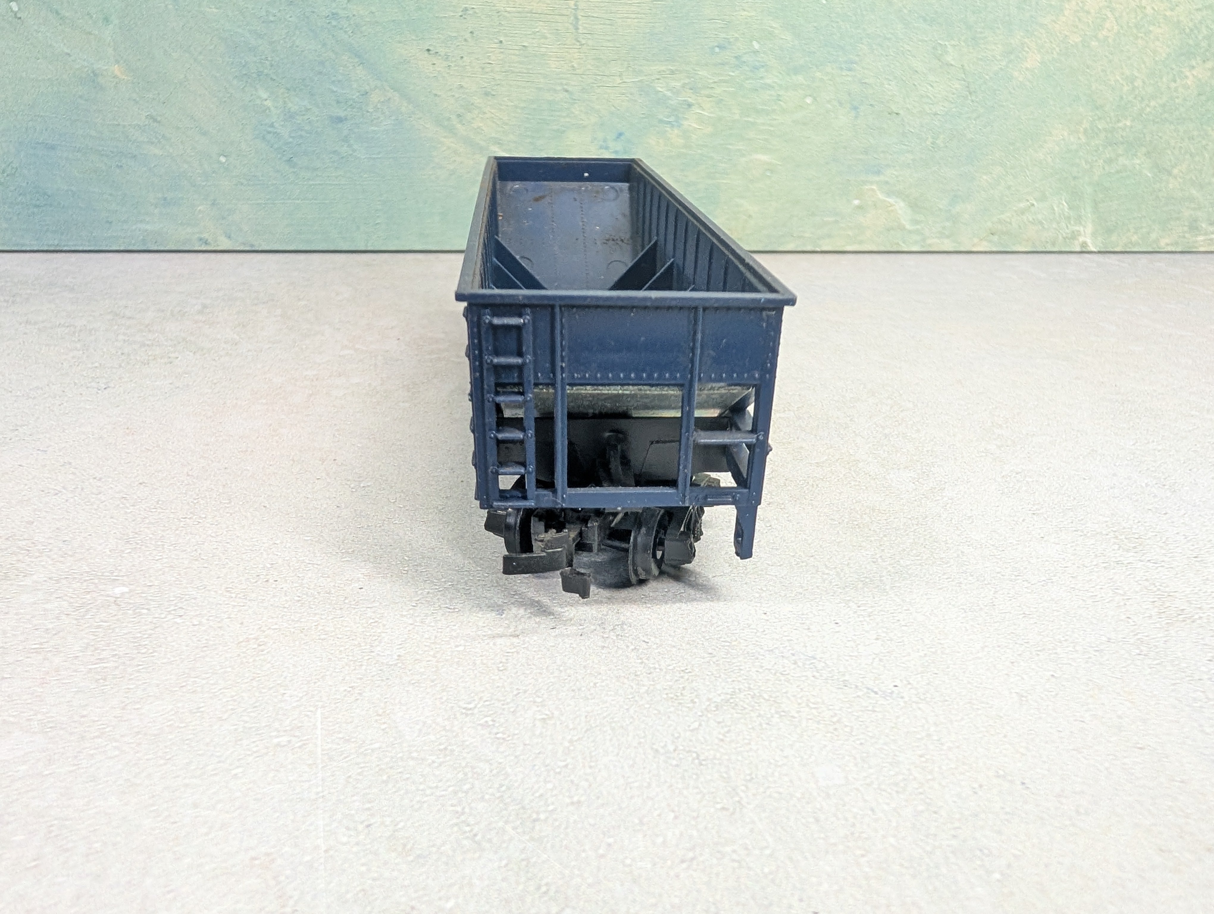 USED Tyco HO Scale Quad Hopper Purina Chows