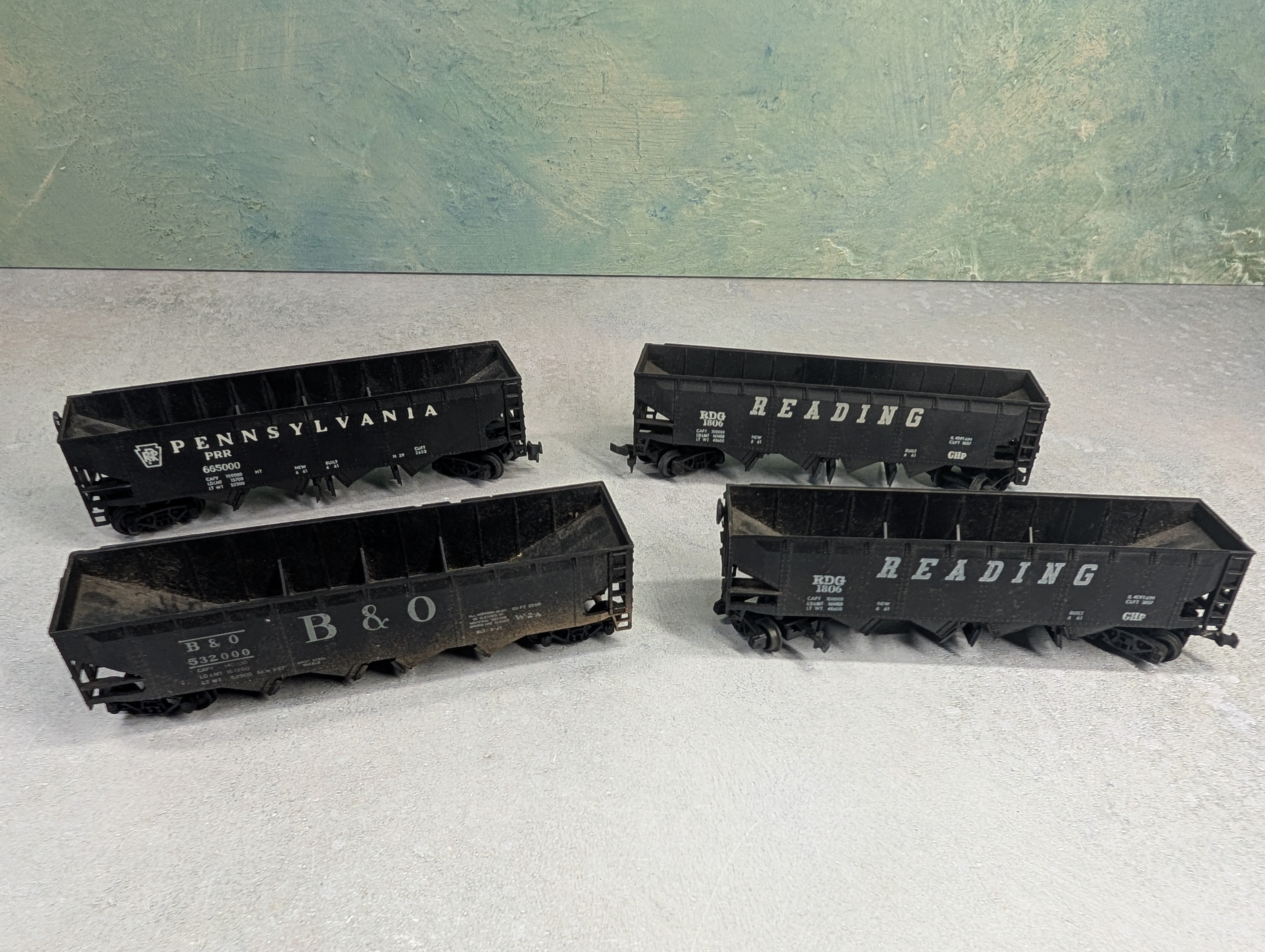 USED AHM HO Scale Lot of Operating Quad Hoppers Reading, B&O, PRR (4 pcs)