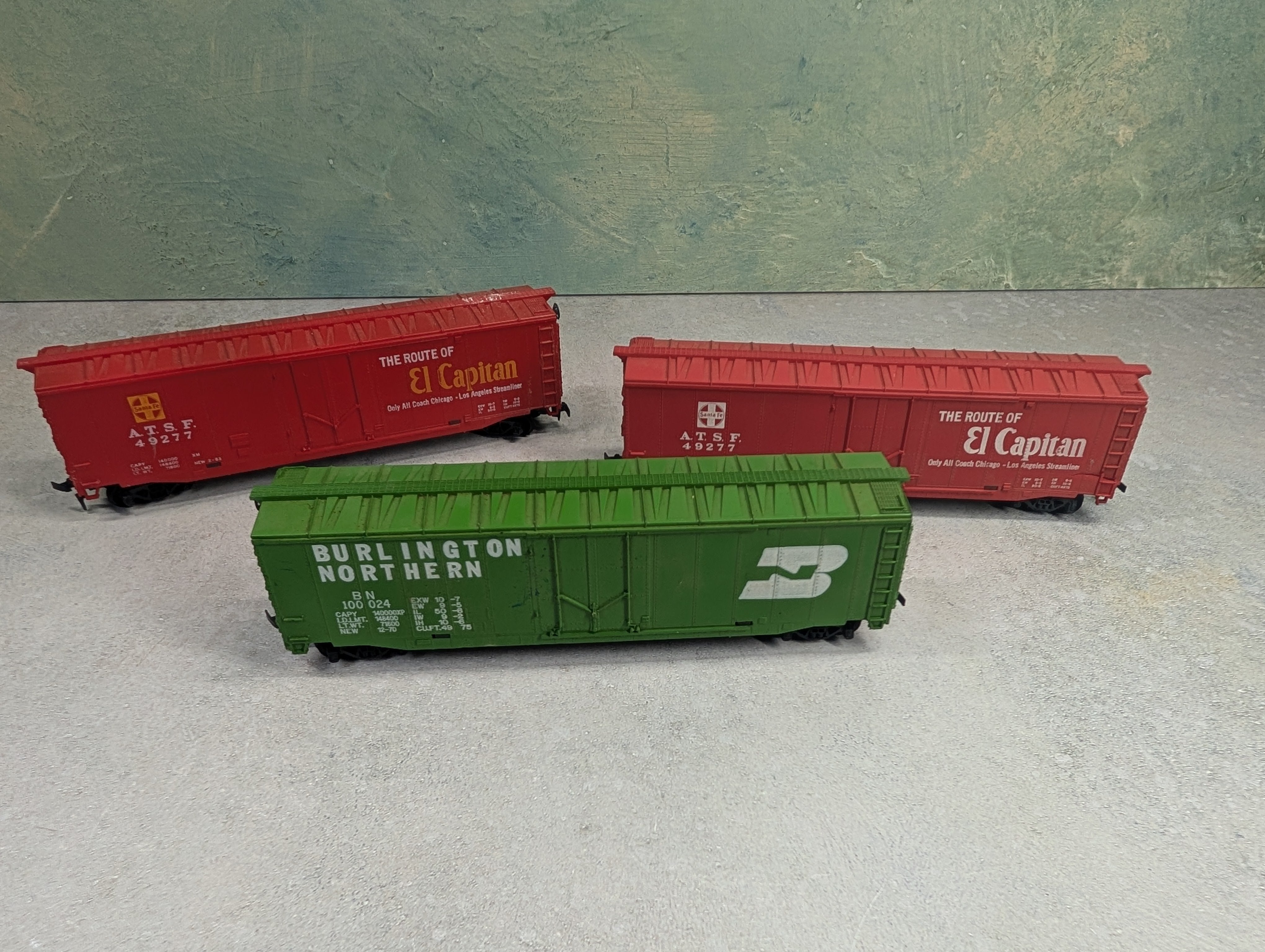USED Tyco HO Scale Lot of 50' Boxcars Santa Fe, Burlington Northern (3 pcs)